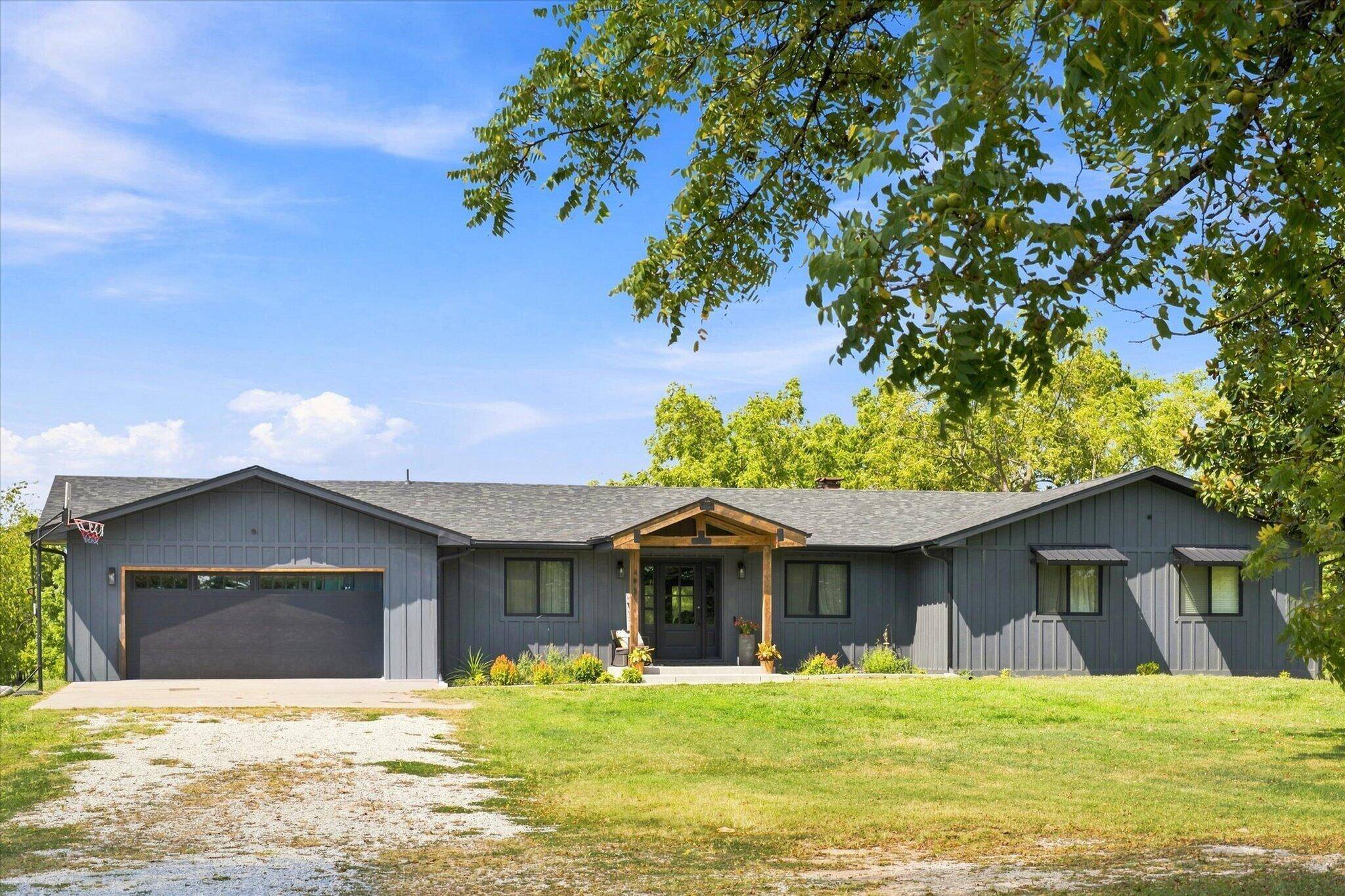 493 Spring Creek RD, Clever, MO 65631