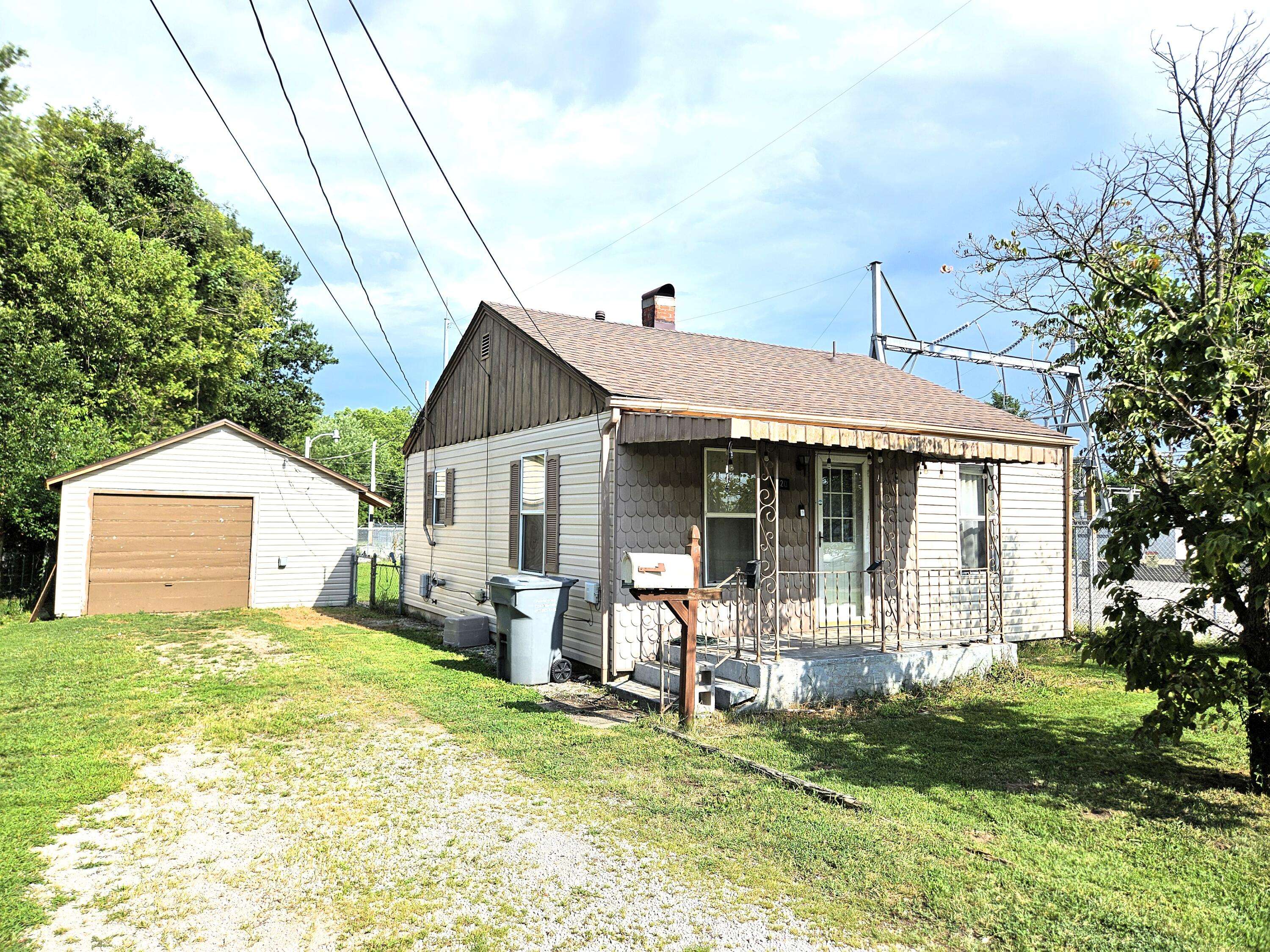 1020 N West AVE, Springfield, MO 65802
