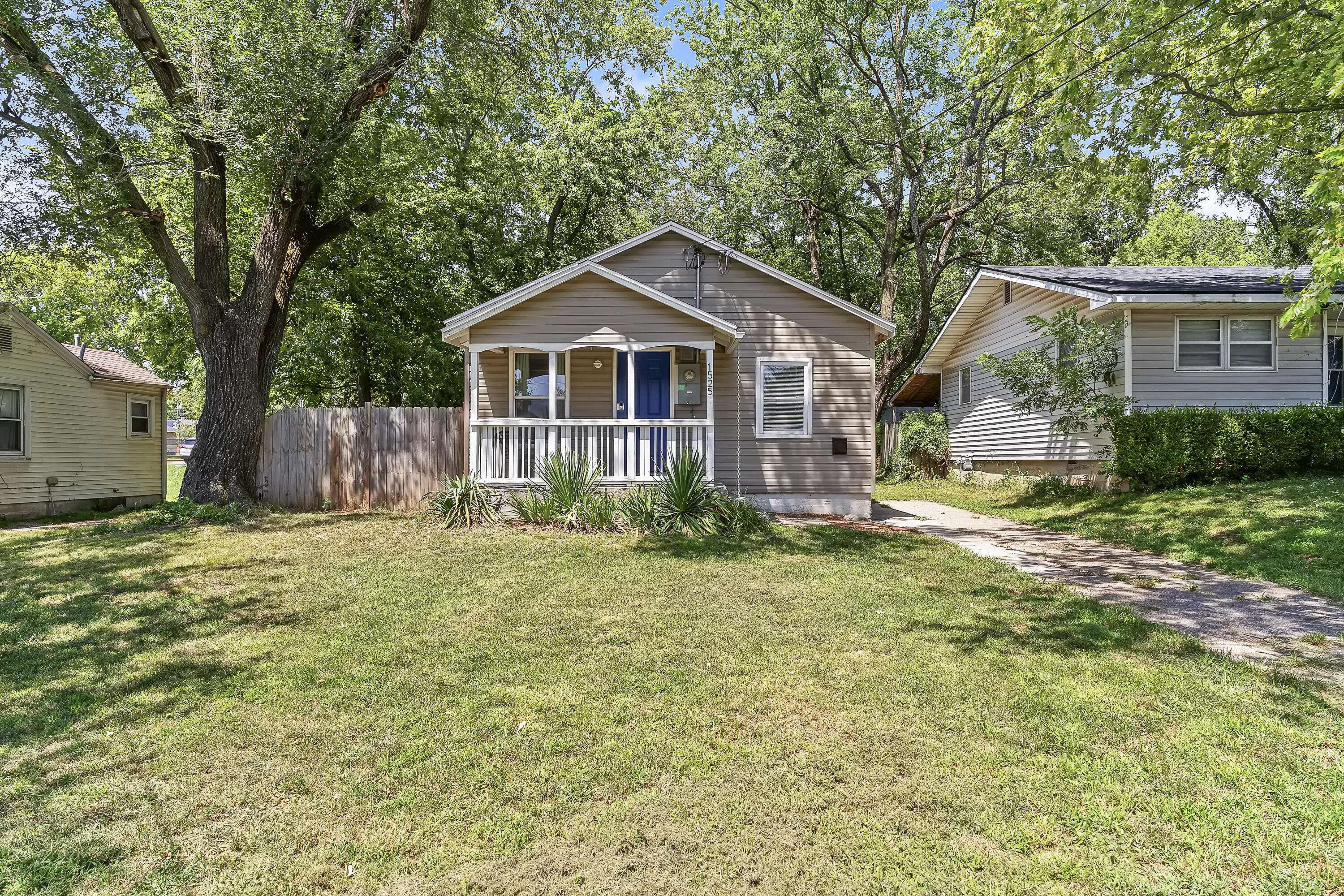 1525 W Webster ST, Springfield, MO 65802