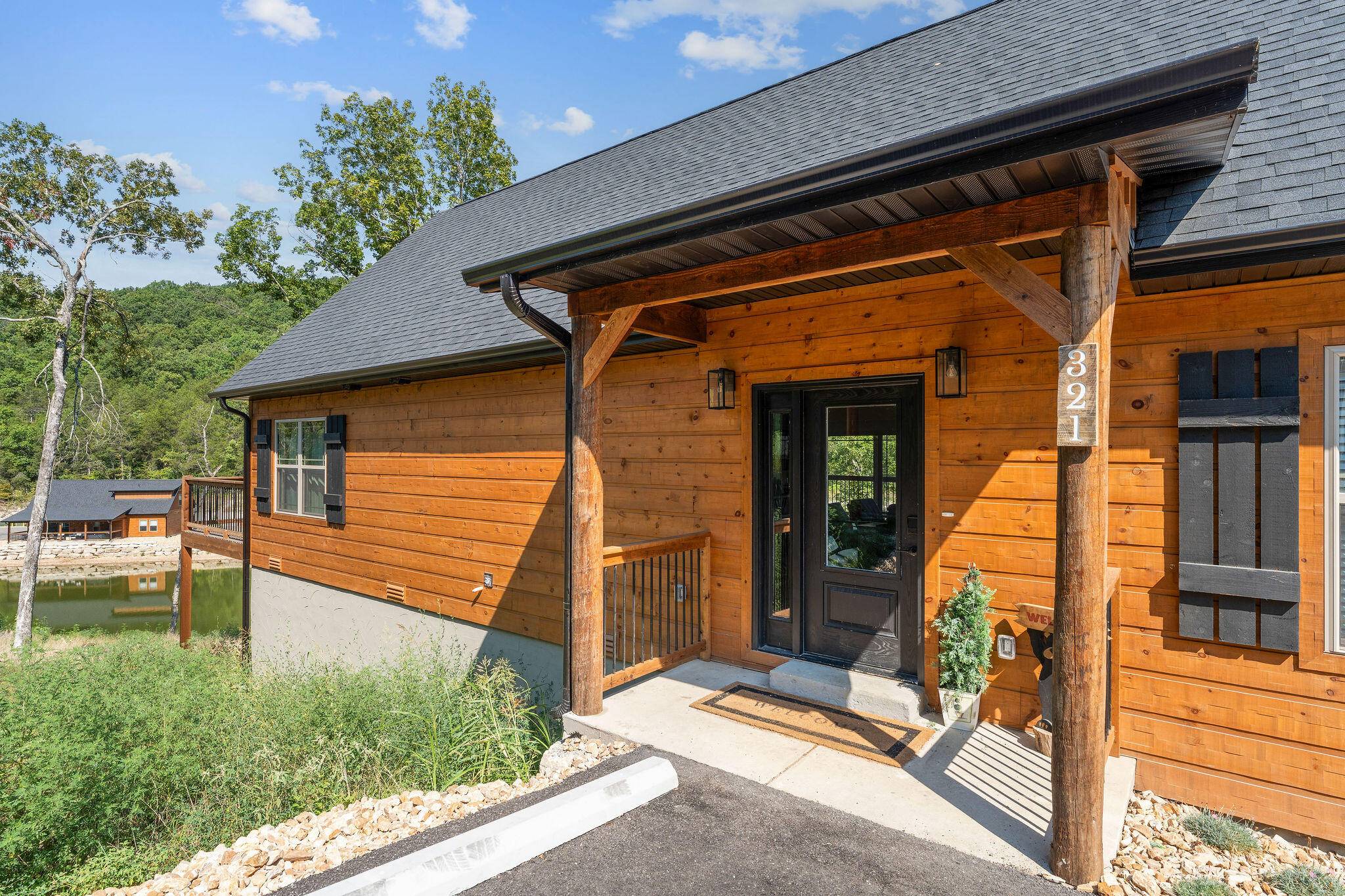 321 Campfire Pass, Hollister, MO 65672