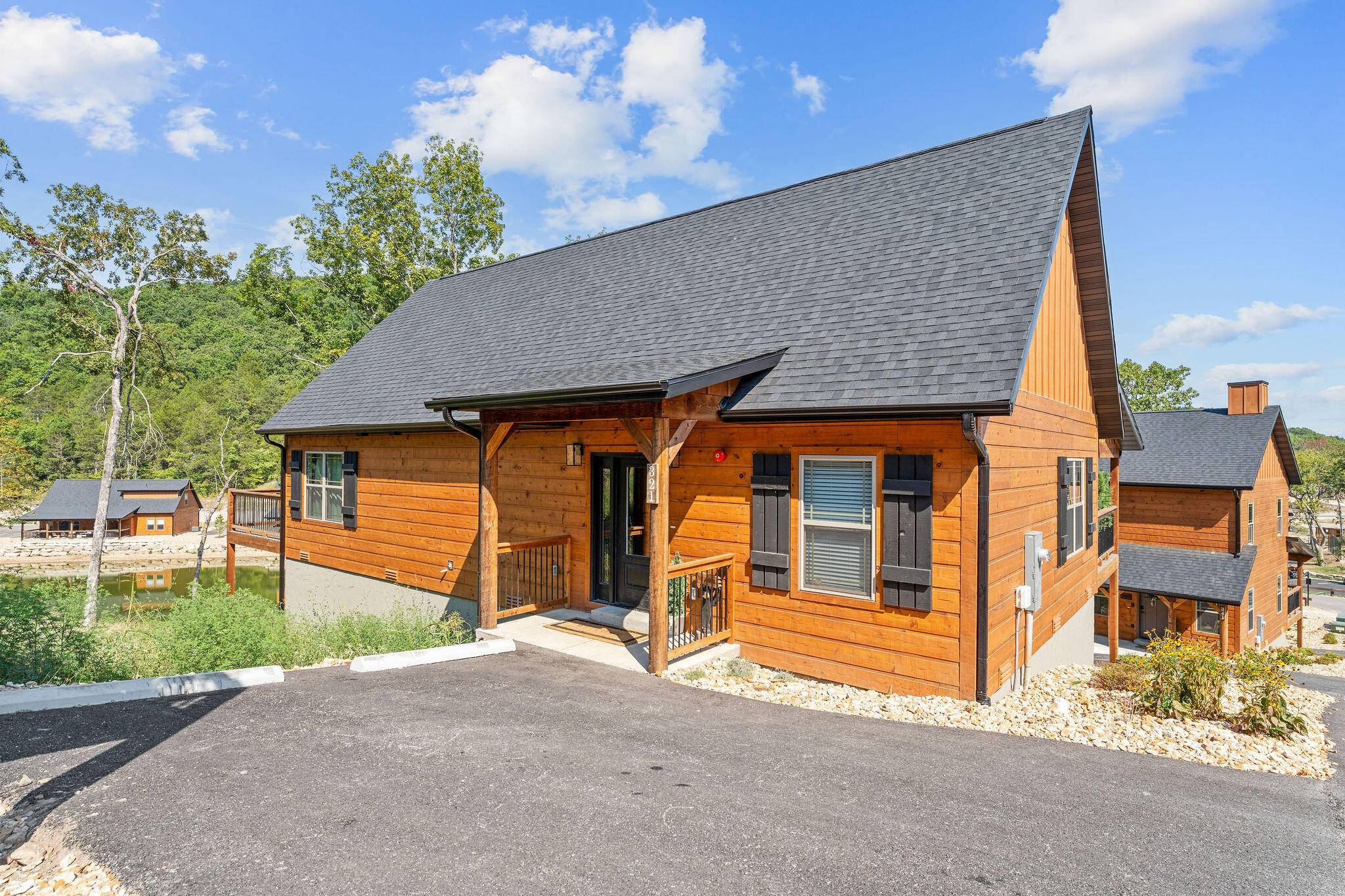 321 Campfire Pass, Hollister, MO 65672