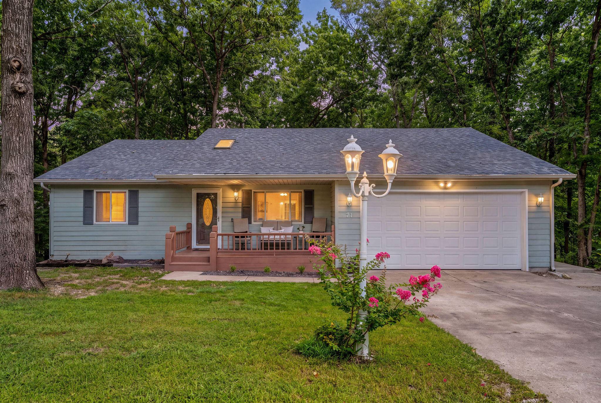 71 Queensberry DR, Branson West, MO 65737
