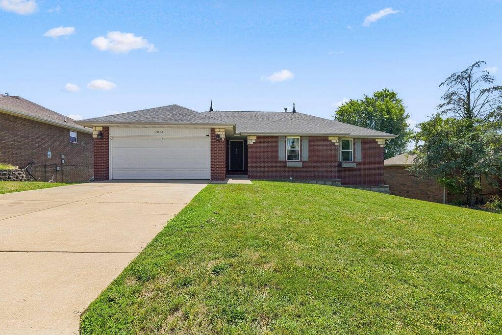 4048 W Falcon DR, Battlefield, MO 65619