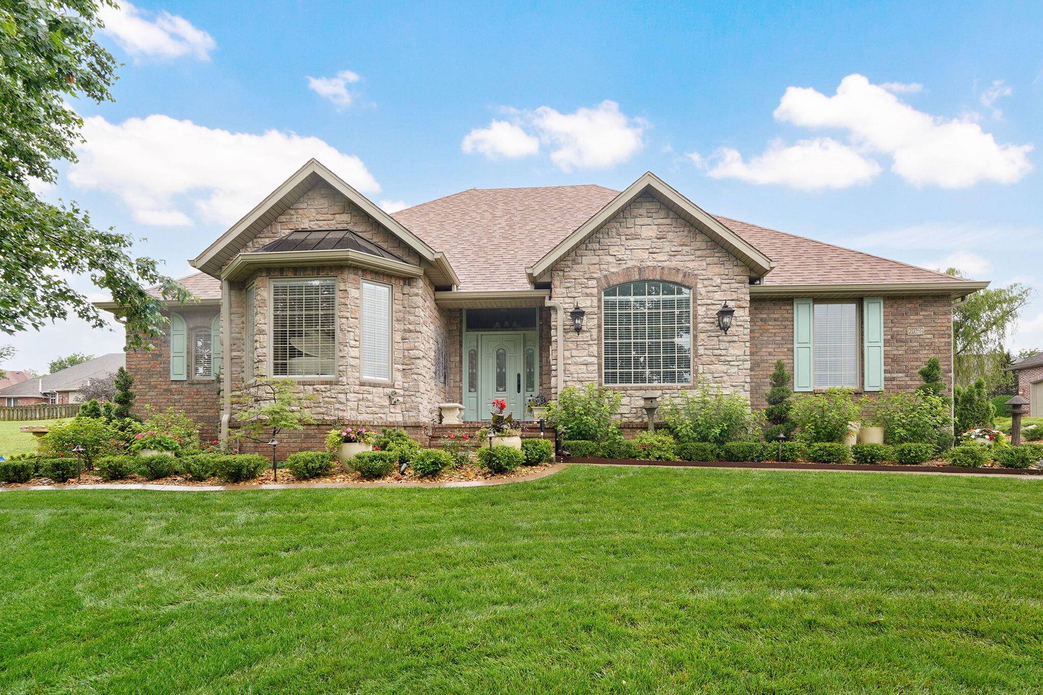 6071 S Overlook TRL, Springfield, MO 65810