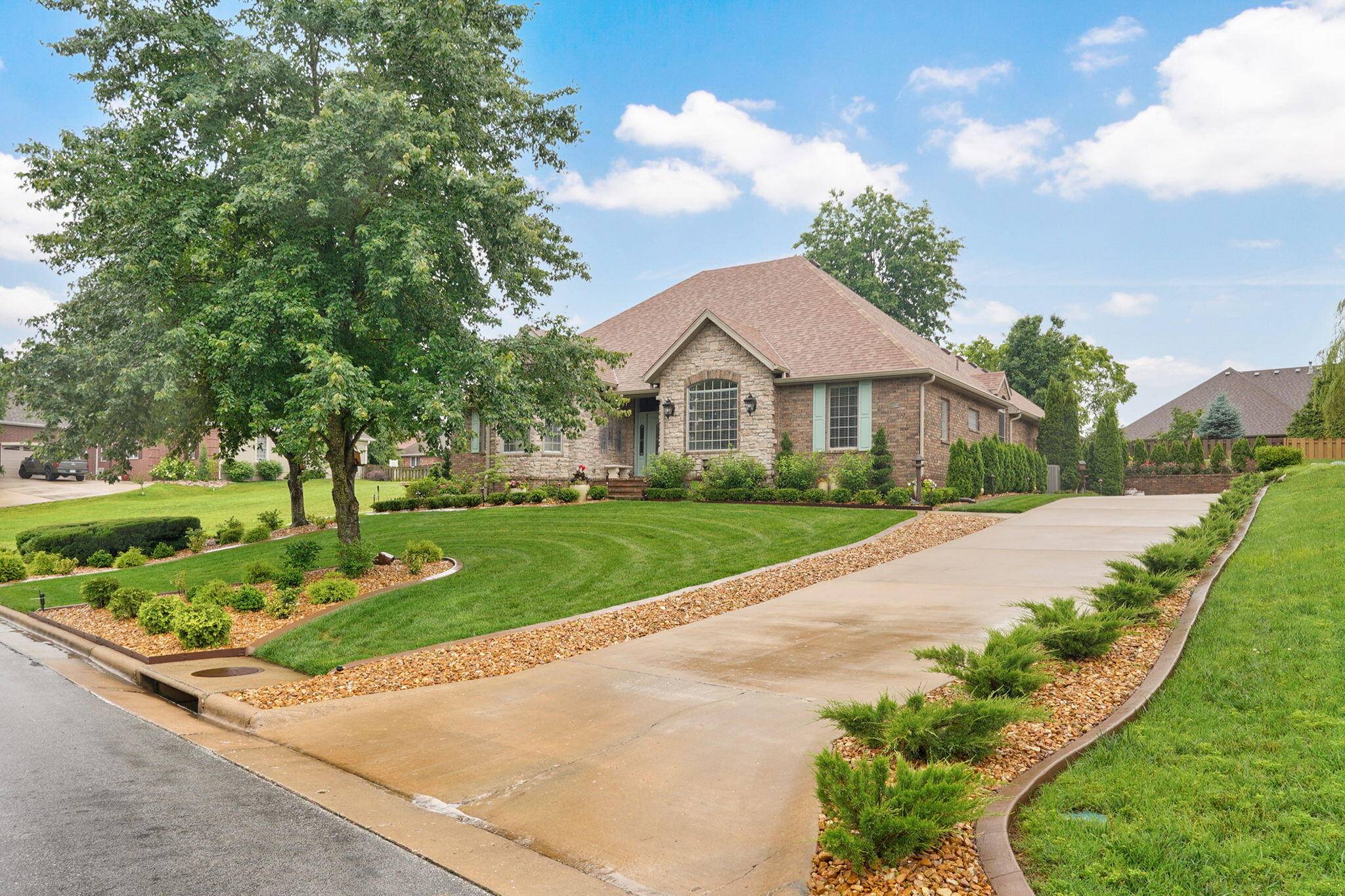 6071 S Overlook TRL, Springfield, MO 65810