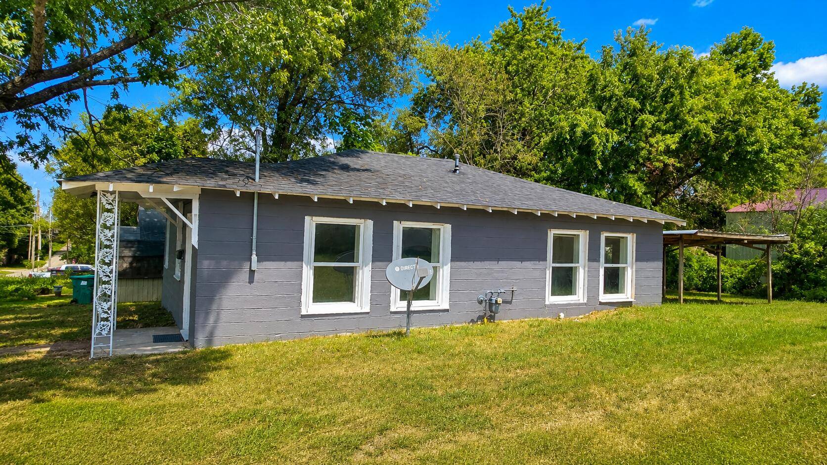 802 Corn AVE, Willow Springs, MO 65793