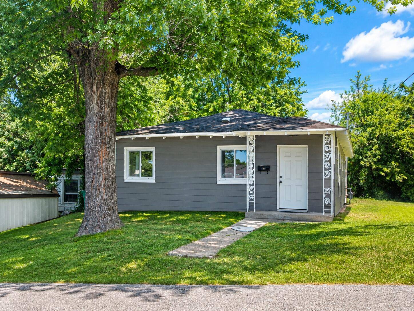 802 Corn AVE, Willow Springs, MO 65793
