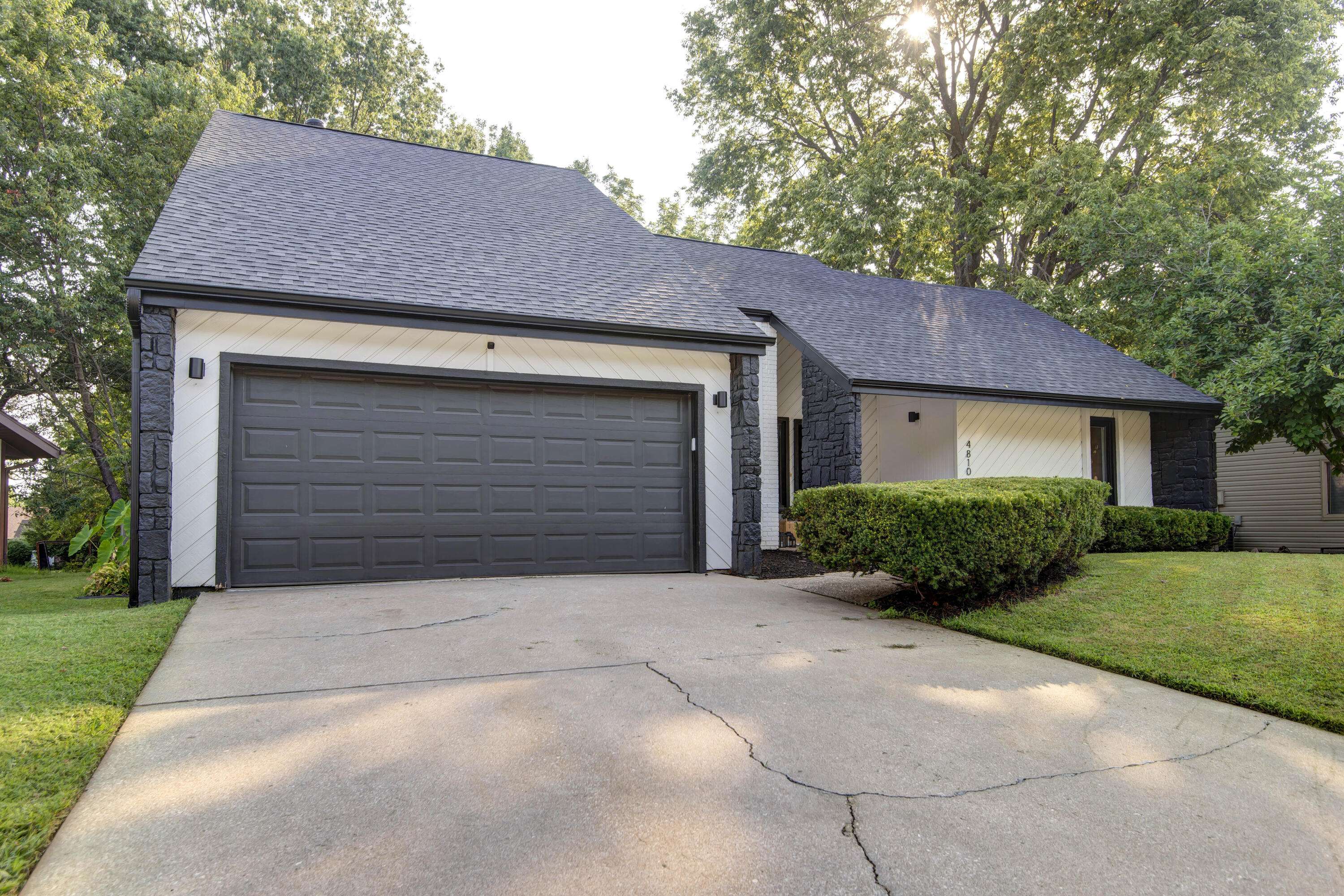 4810 S Warwick AVE, Springfield, MO 65804