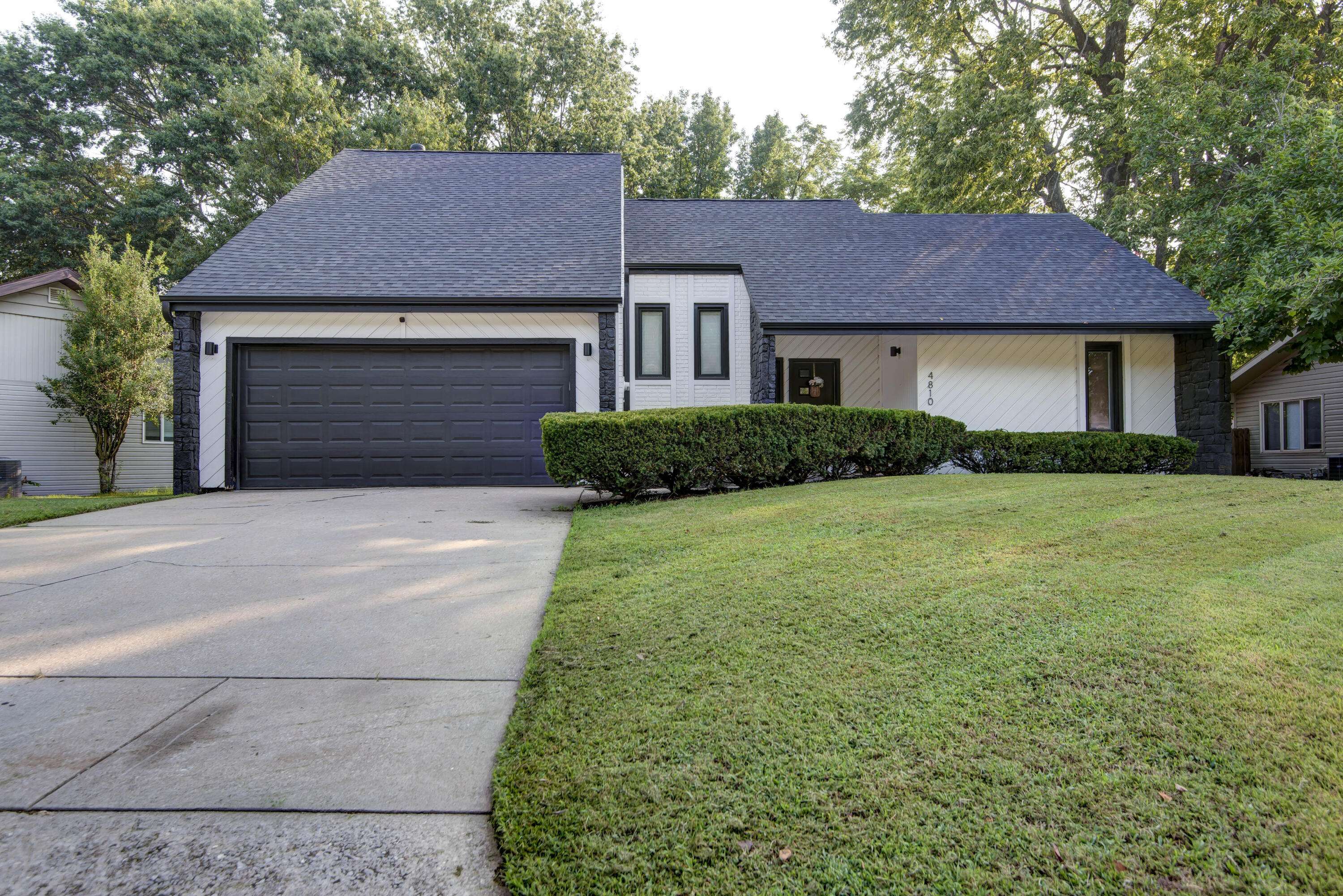 4810 S Warwick AVE, Springfield, MO 65804