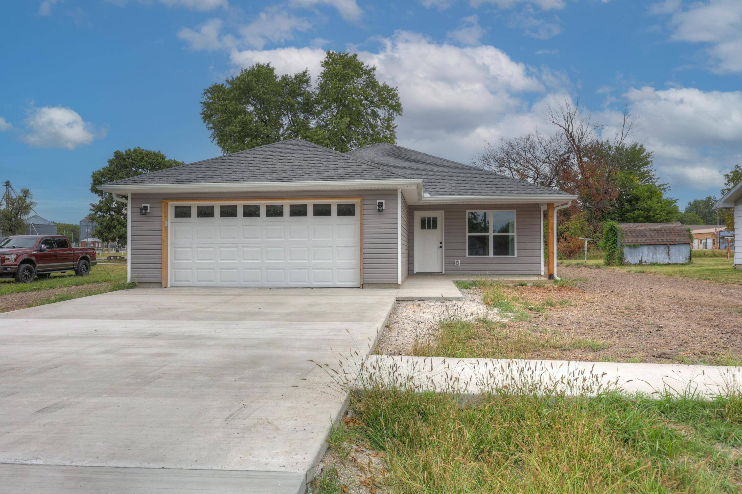 215 W Lexington AVE, Jasper, MO 64755