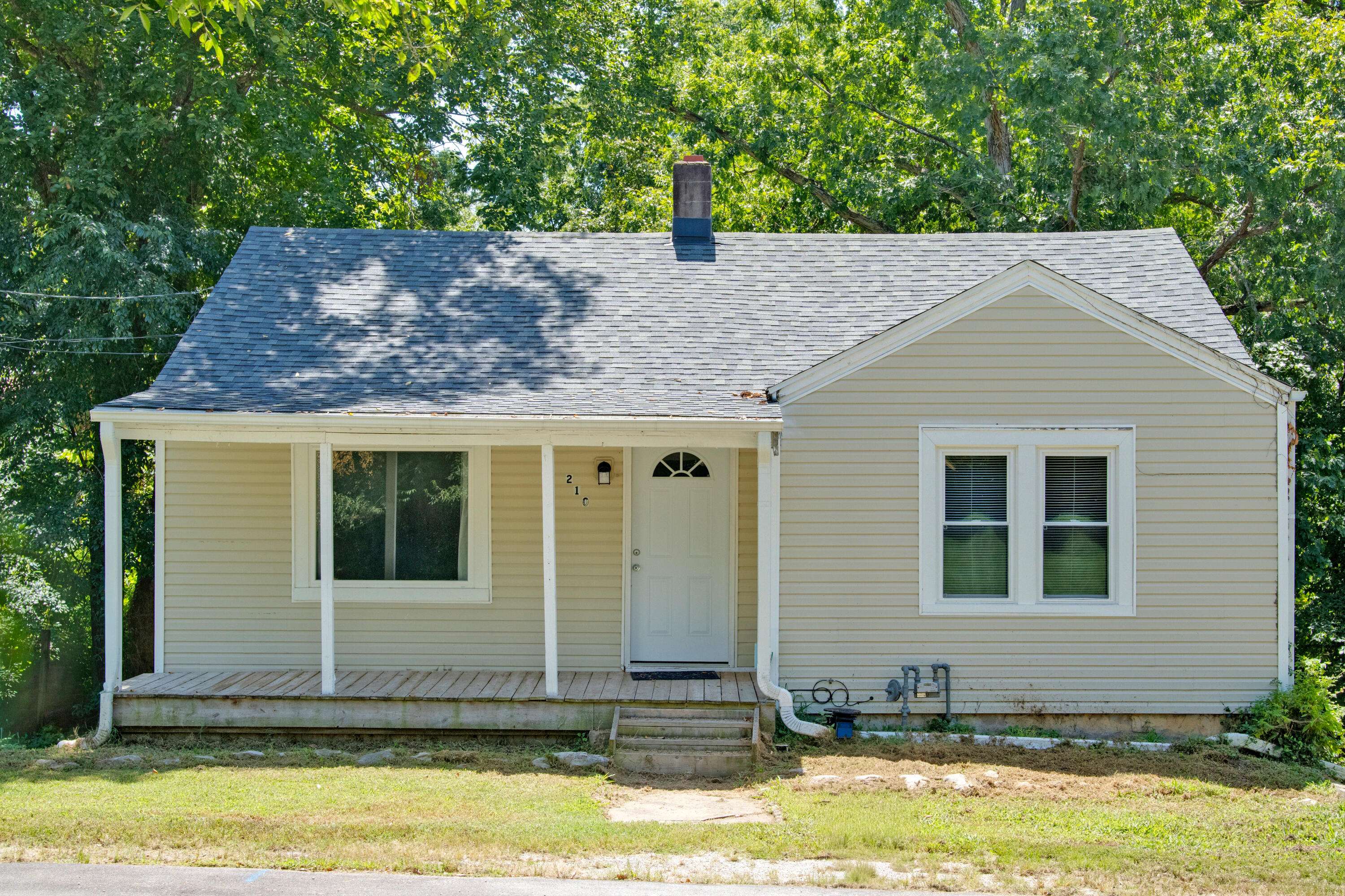 210 E Georgia ST, Ozark, MO 65721