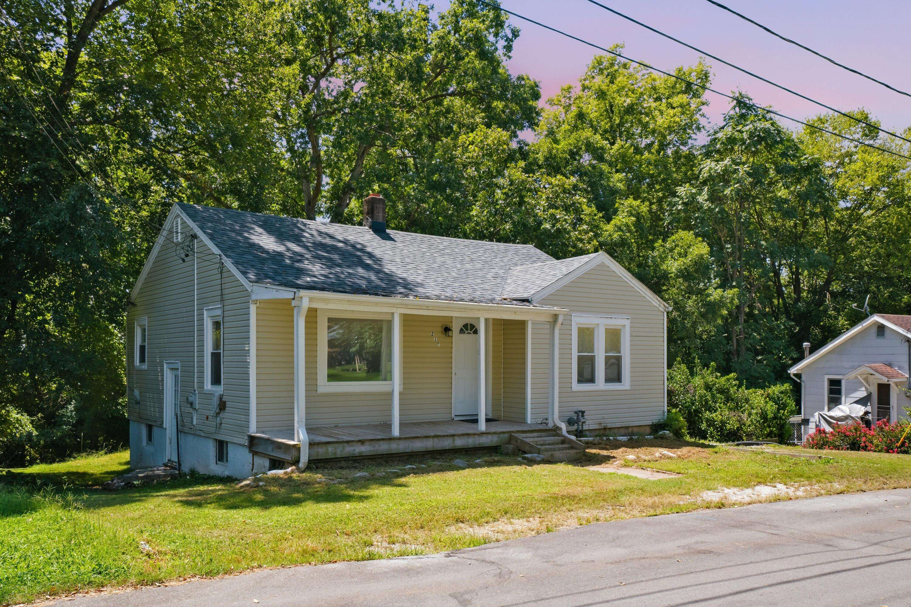 210 E Georgia ST, Ozark, MO 65721