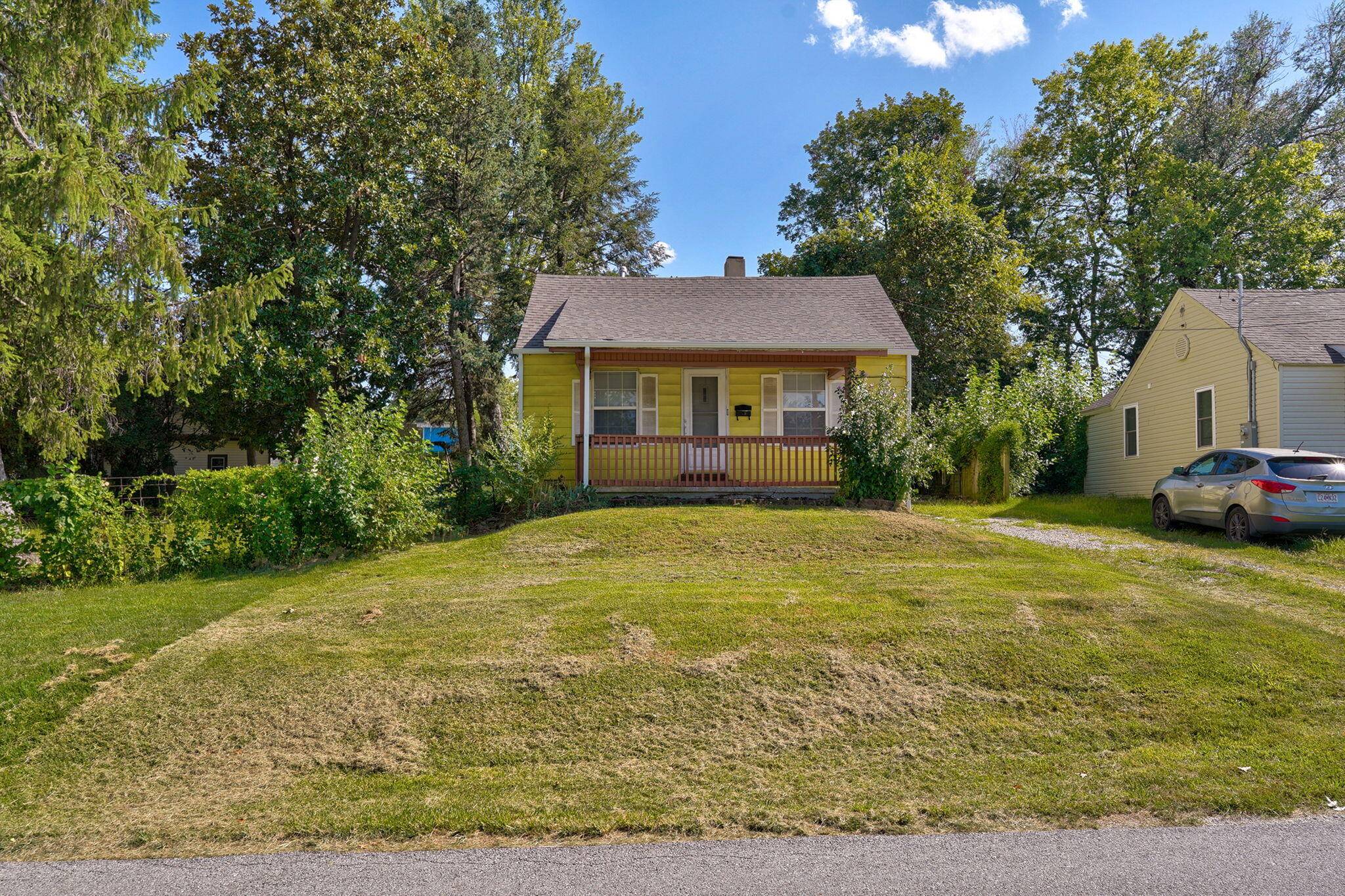 908 W Della ST, Springfield, MO 65803