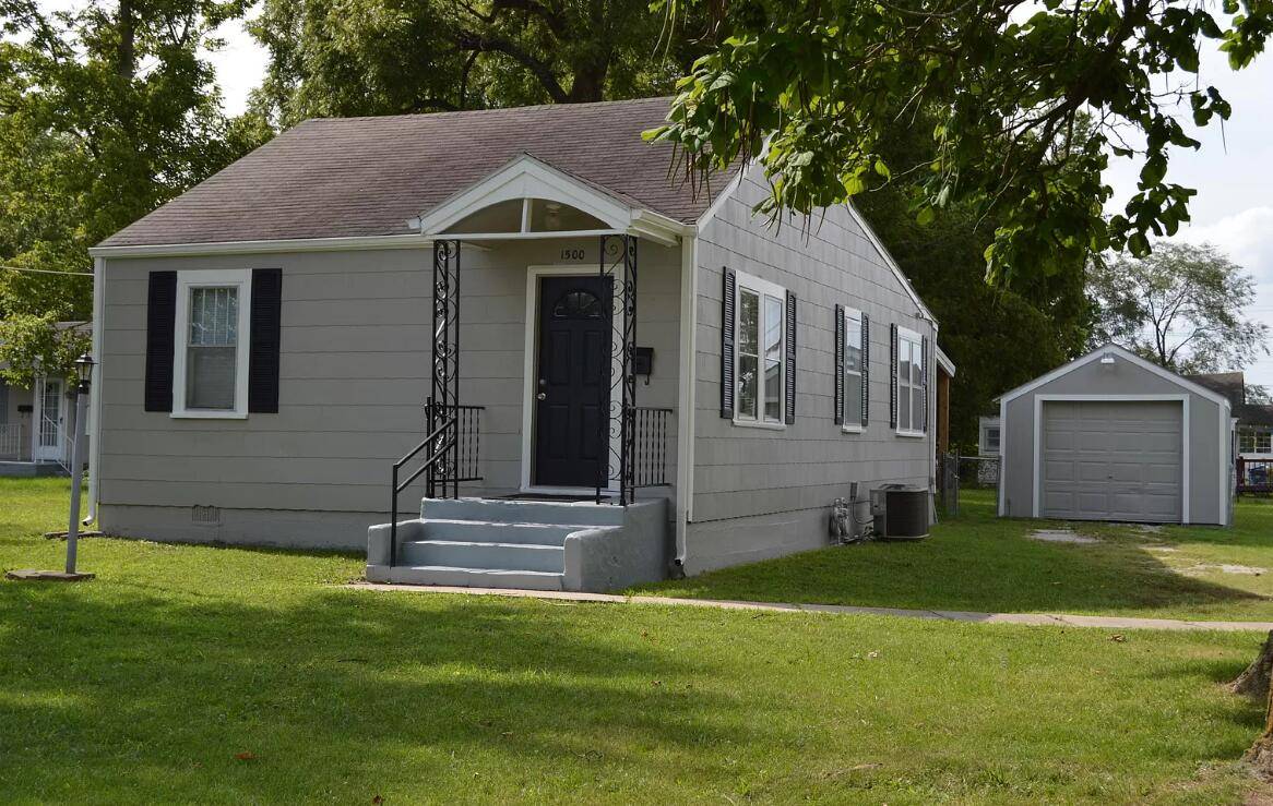 1045 N Dickerson AVE, Springfield, MO 65803
