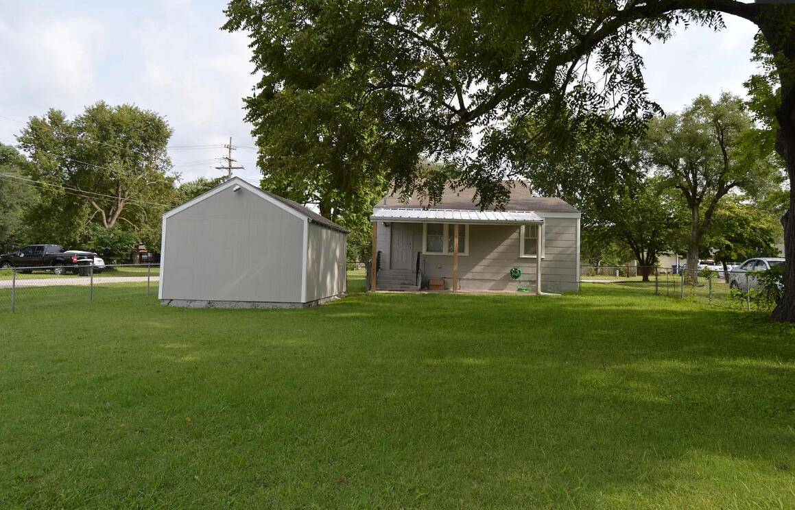 1045 N Dickerson AVE, Springfield, MO 65803