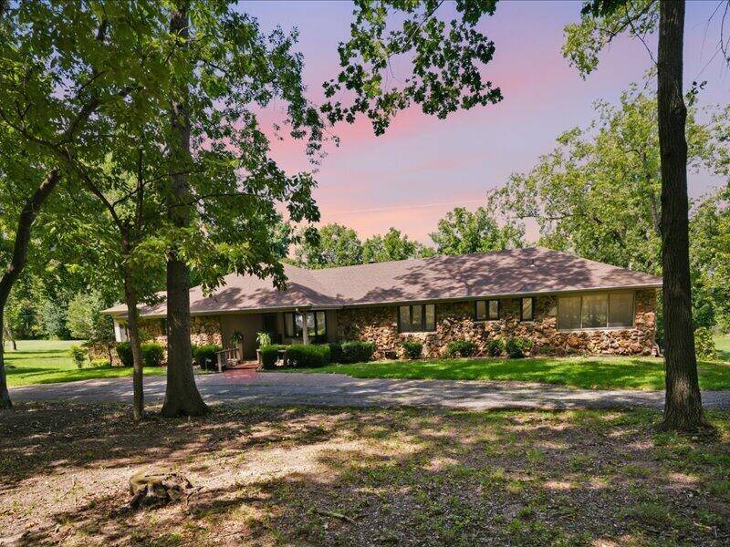 3003 W Sharon DR, Ozark, MO 65721