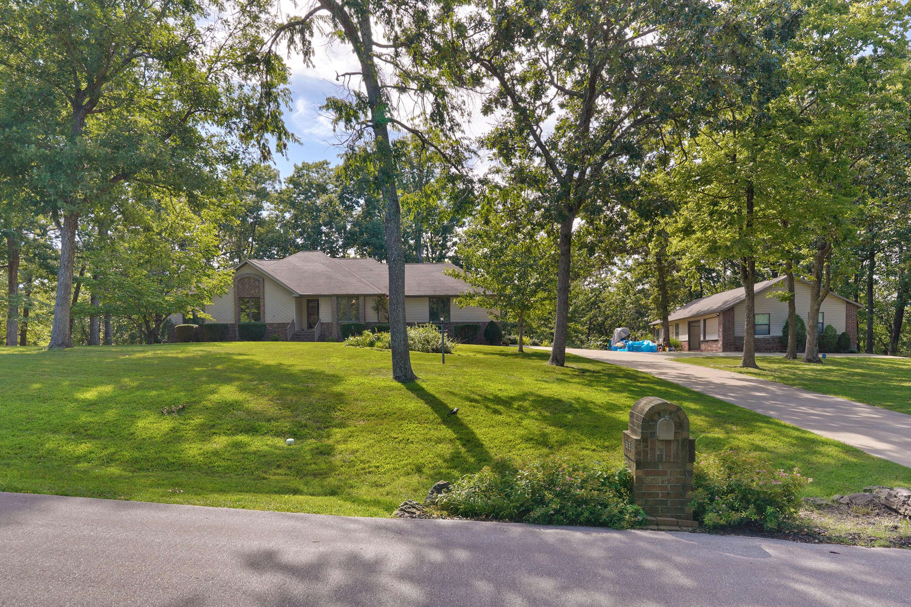 995 S Stanford DR, Rogersville, MO 65742