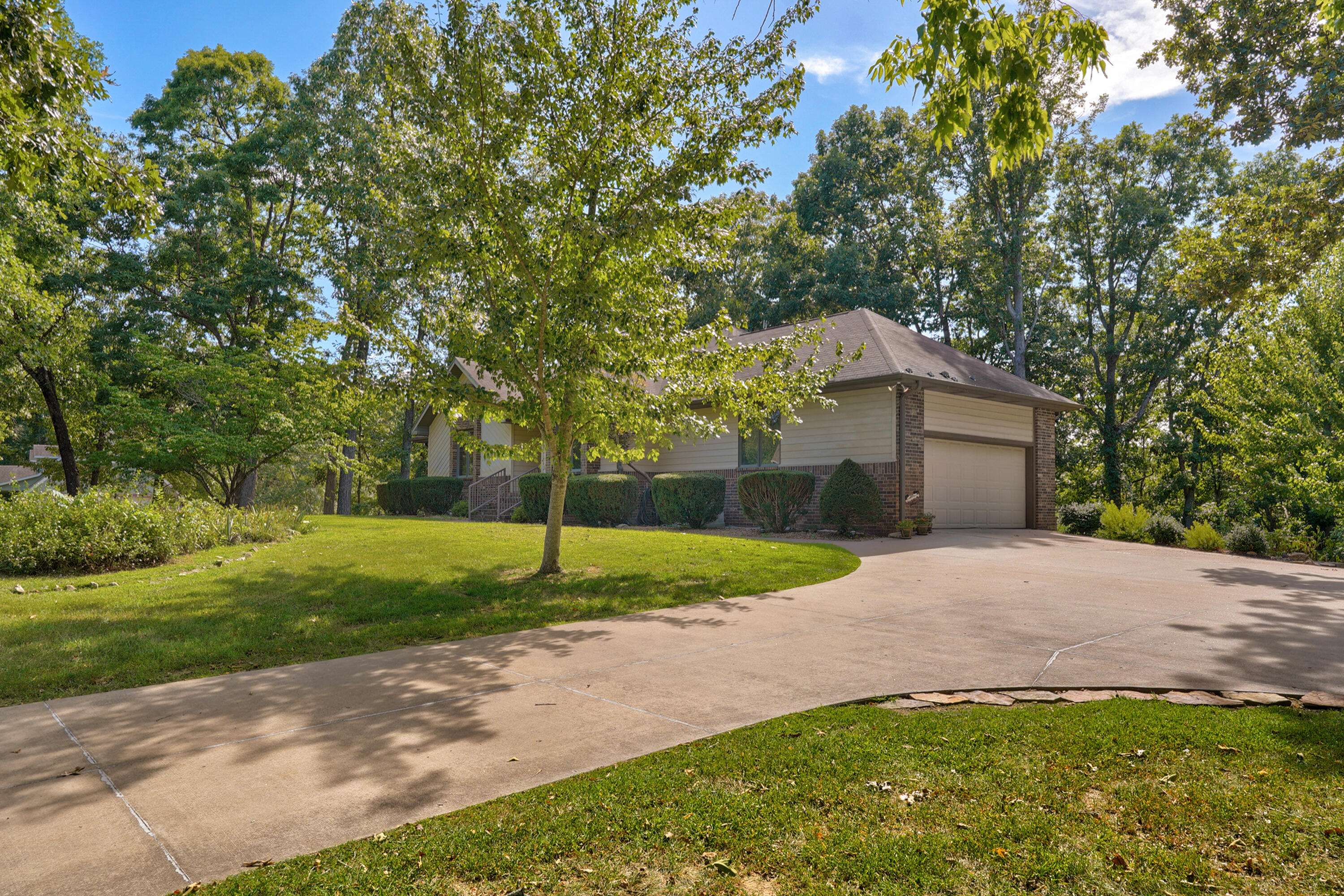 995 S Stanford DR, Rogersville, MO 65742
