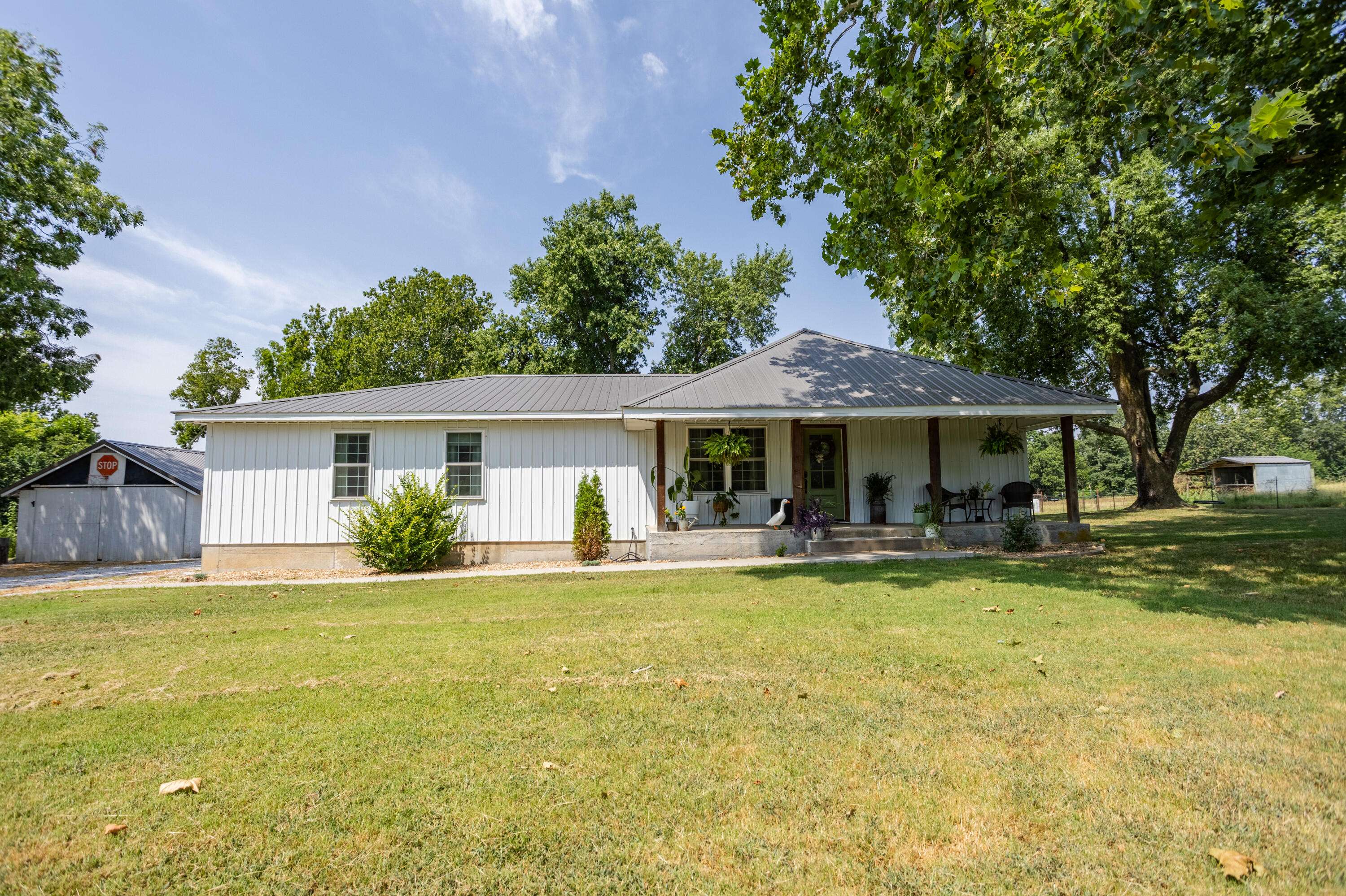 17550 Unicorn RD, Stark City, MO 64866