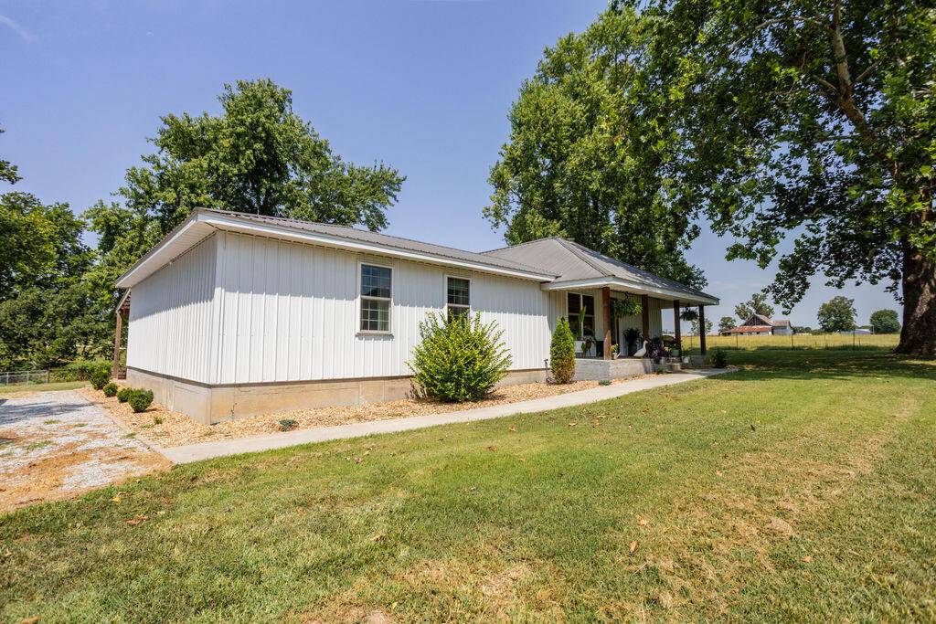 17550 Unicorn RD, Stark City, MO 64866
