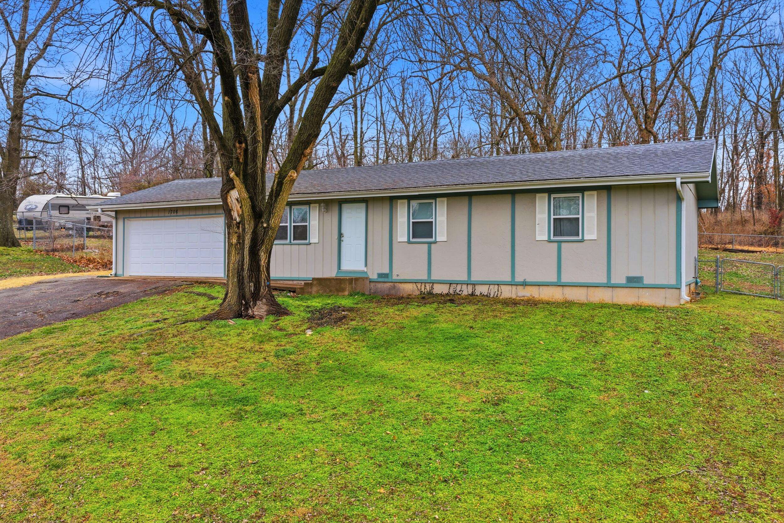 1706 N 16th ST, Ozark, MO 65721