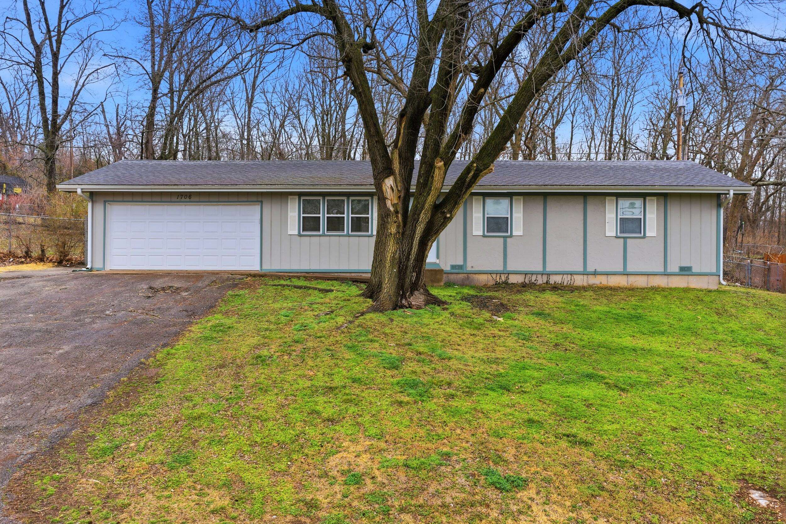 1706 N 16th ST, Ozark, MO 65721