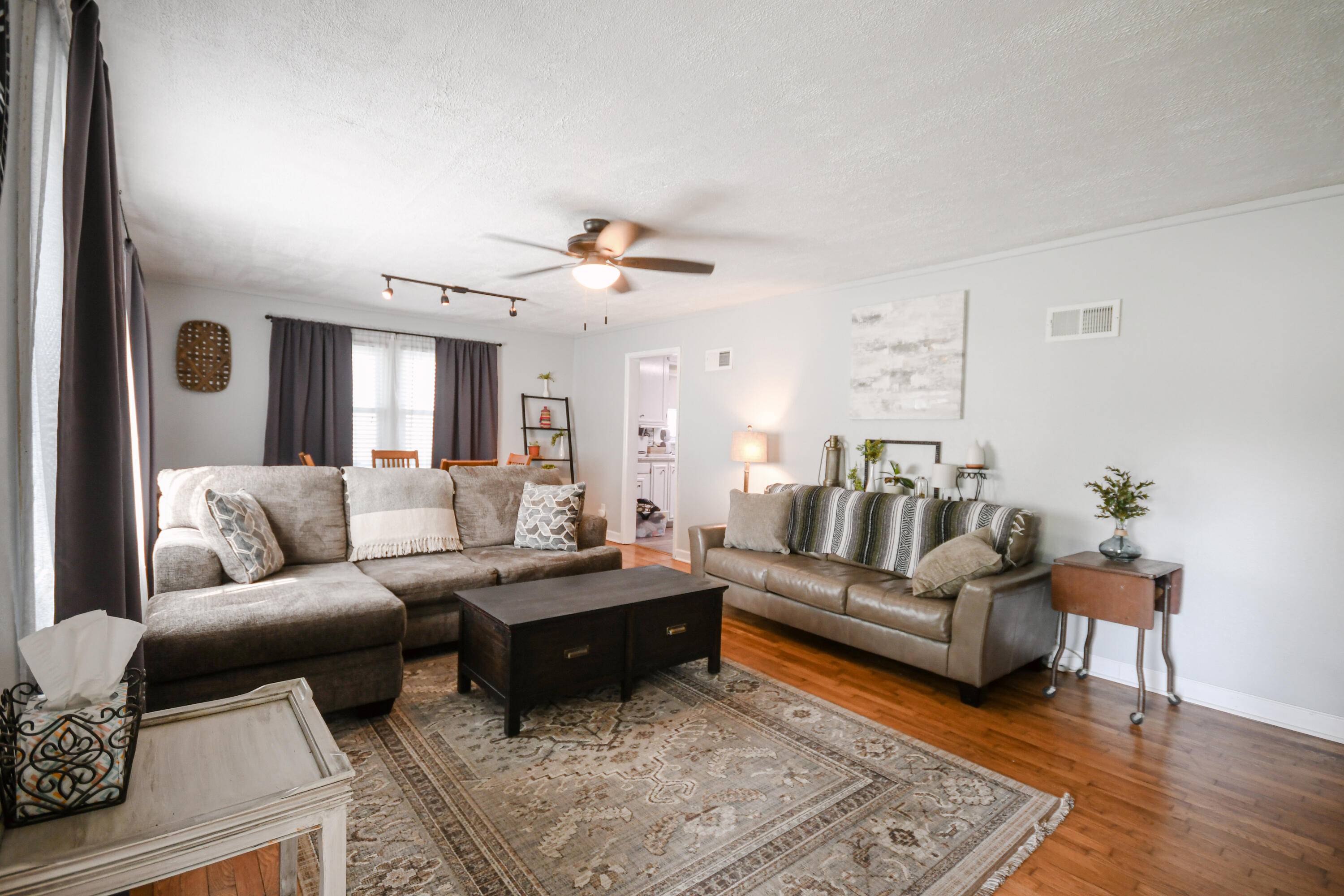 2370 S Luster AVE, Springfield, MO 65804