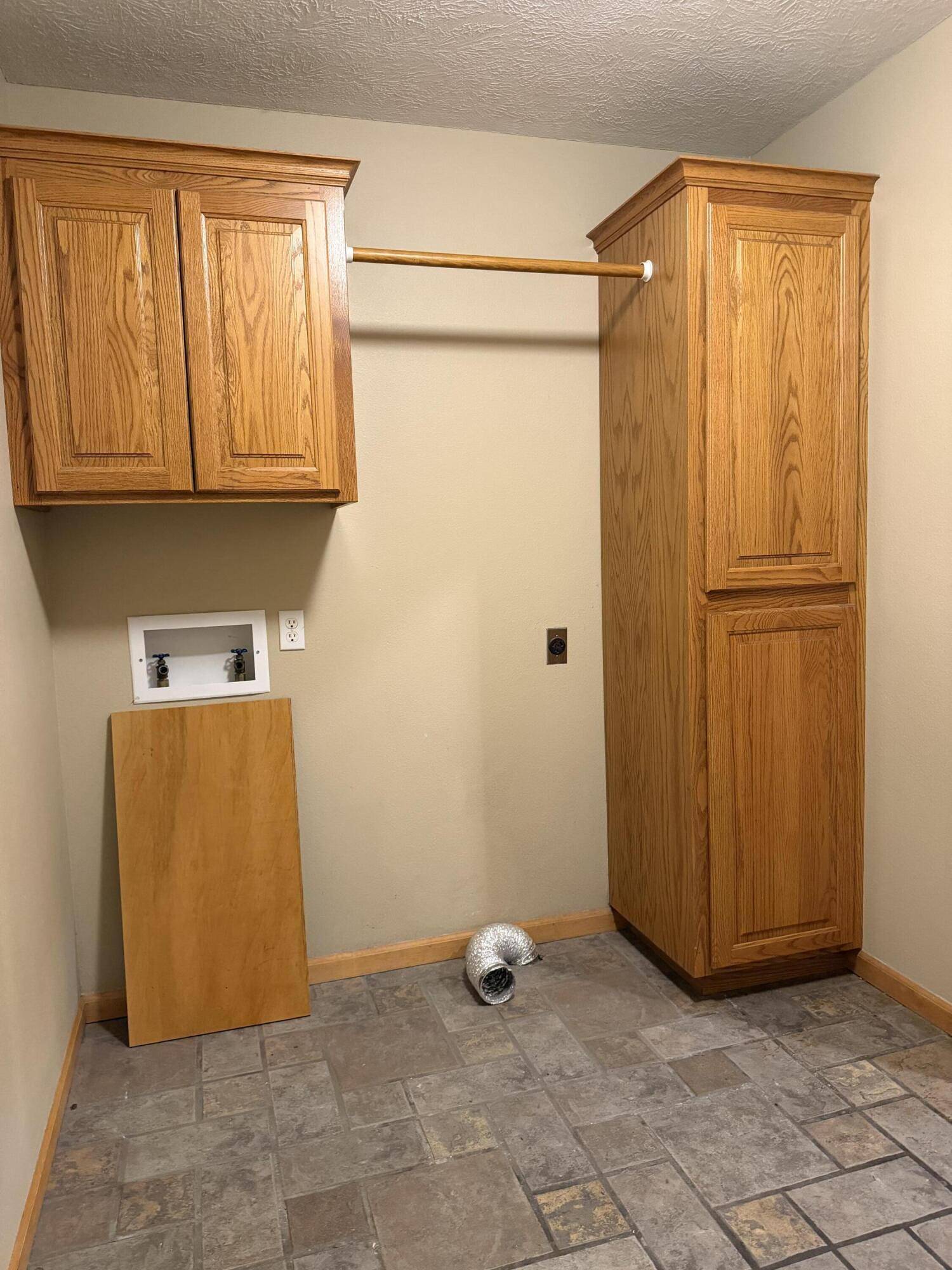 1661 N Main AVE, Bolivar, MO 65613