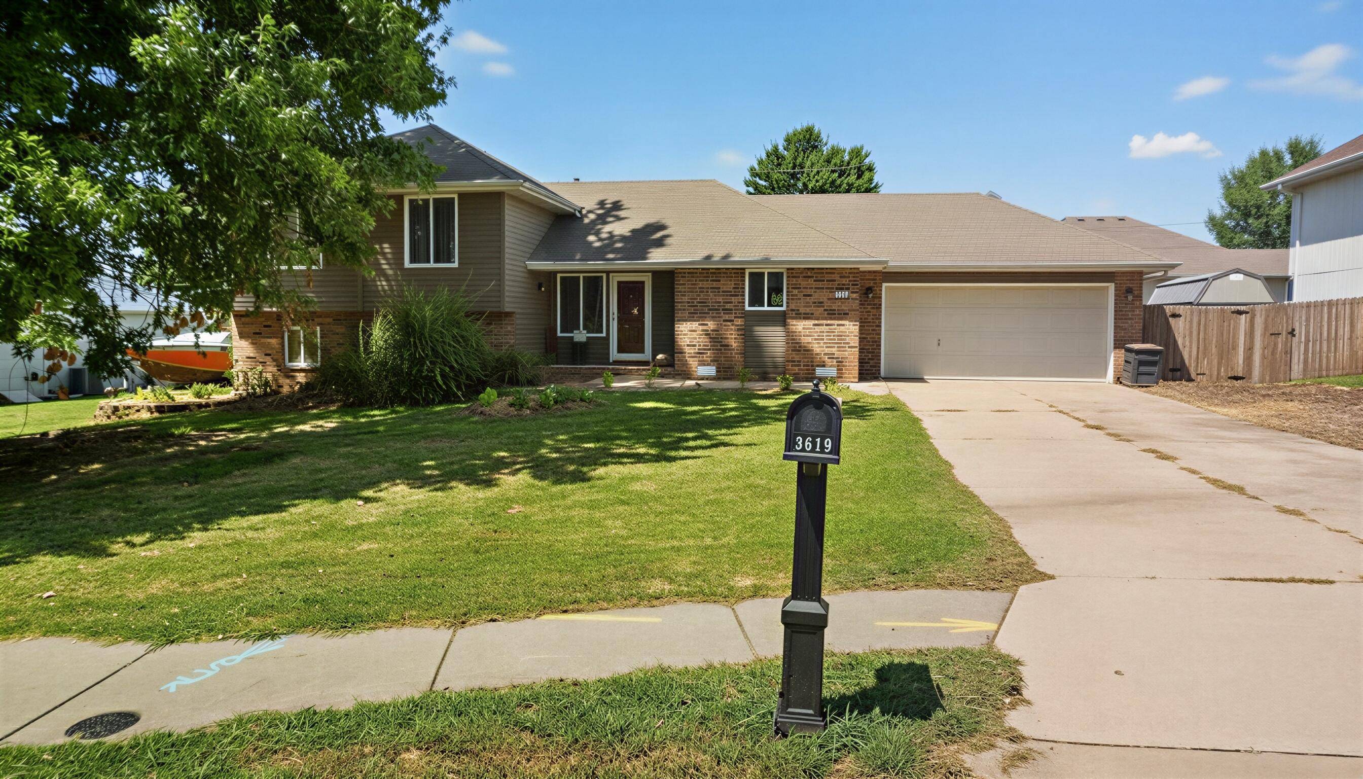 3619 W El Castile ST, Springfield, MO 65807