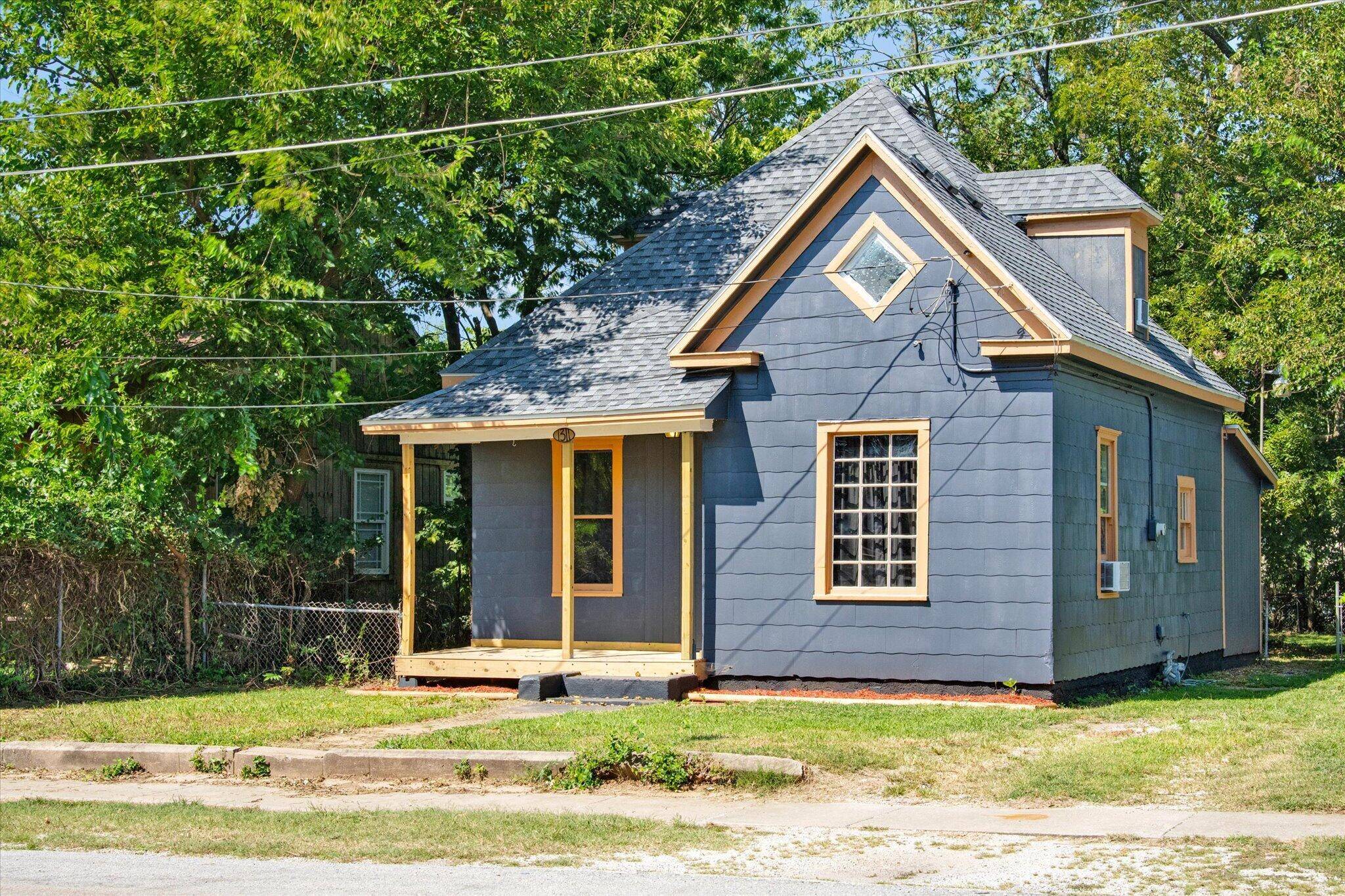 1311 N Johnston AVE, Springfield, MO 65802