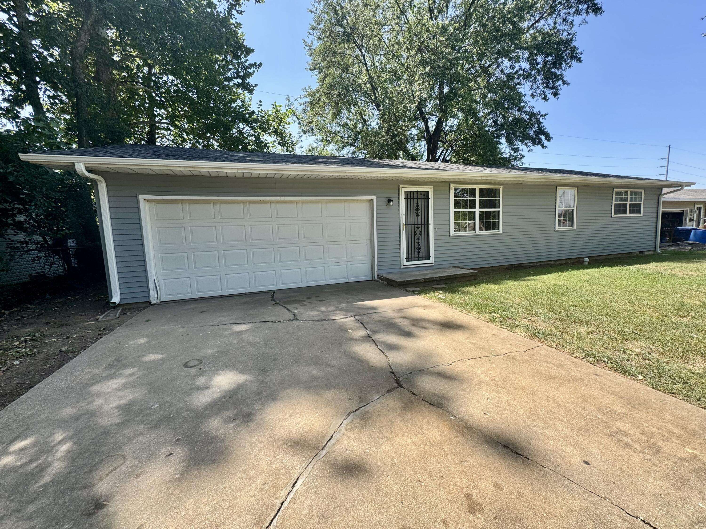 2908 W Scott ST, Springfield, MO 65802