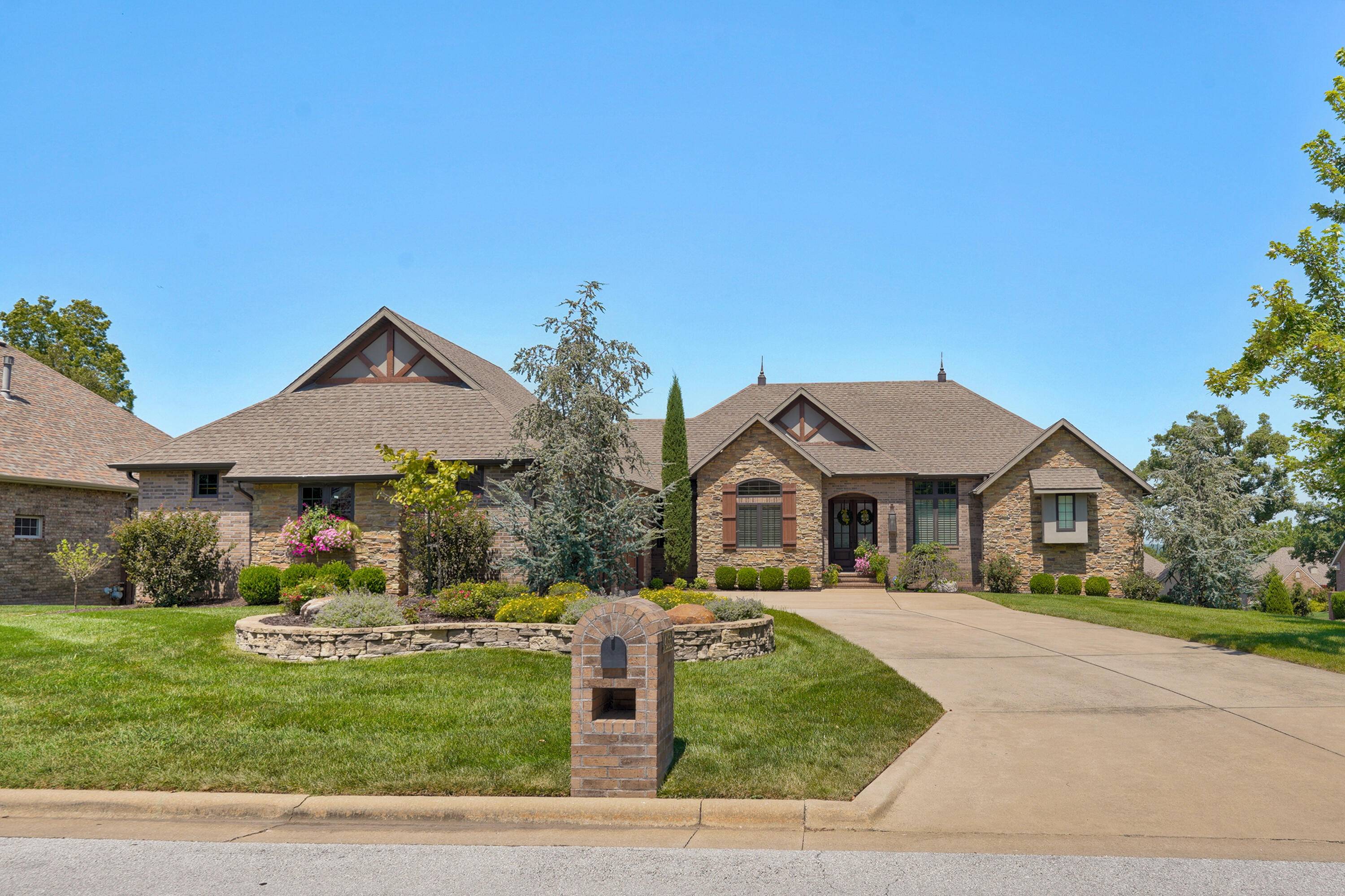 4155 E Gastonbury ST, Springfield, MO 65809