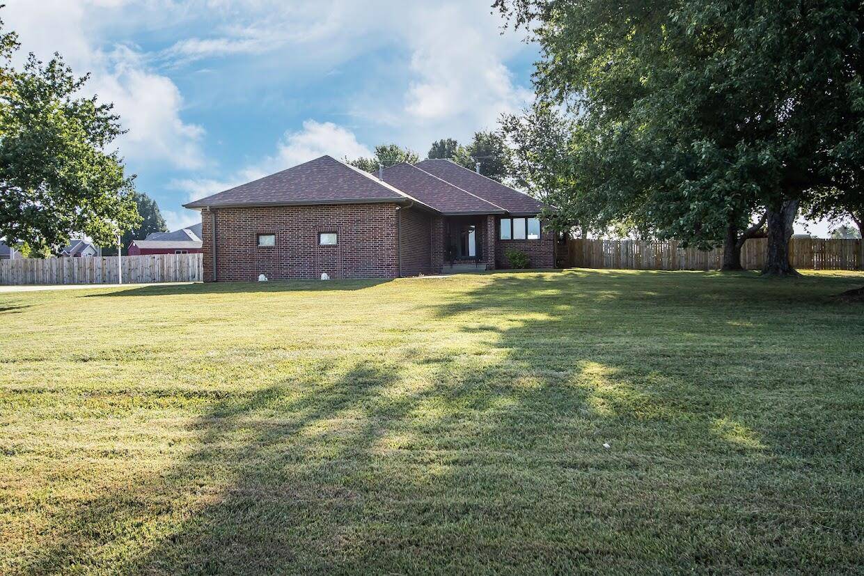 1002 S Hunt RD, Willard, MO 65781