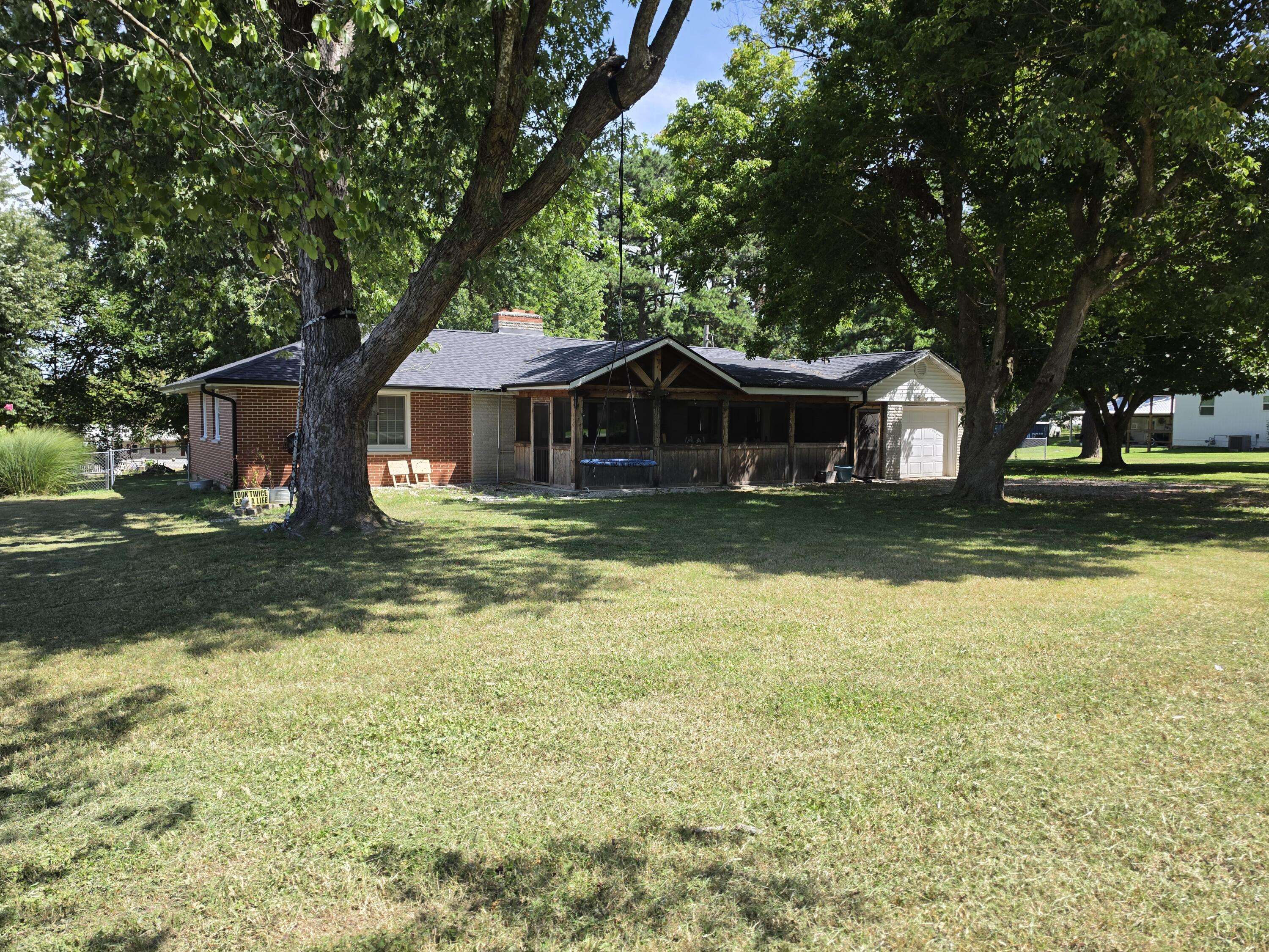 200 N Maple ST, Mansfield, MO 65704
