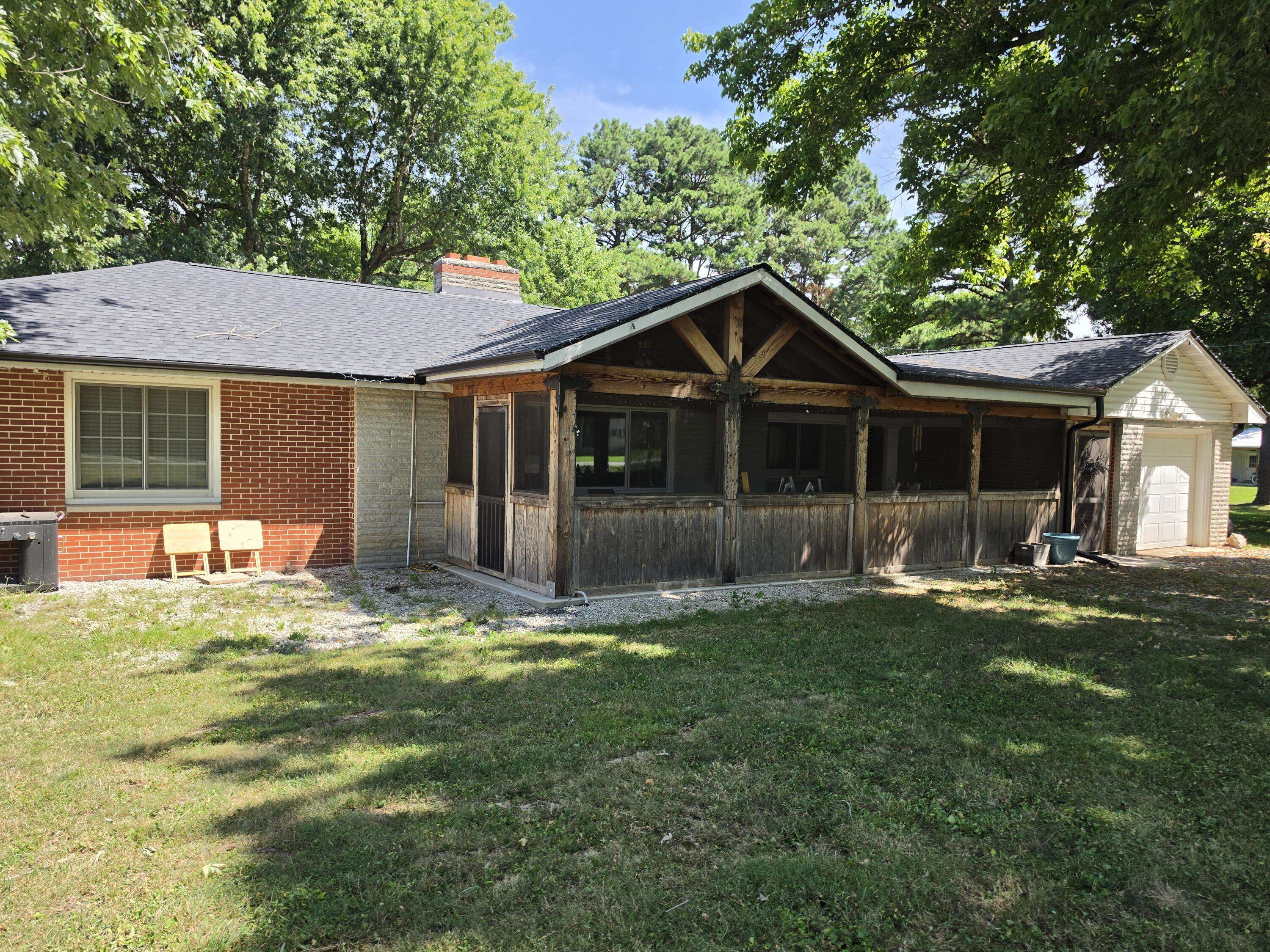 200 N Maple ST, Mansfield, MO 65704