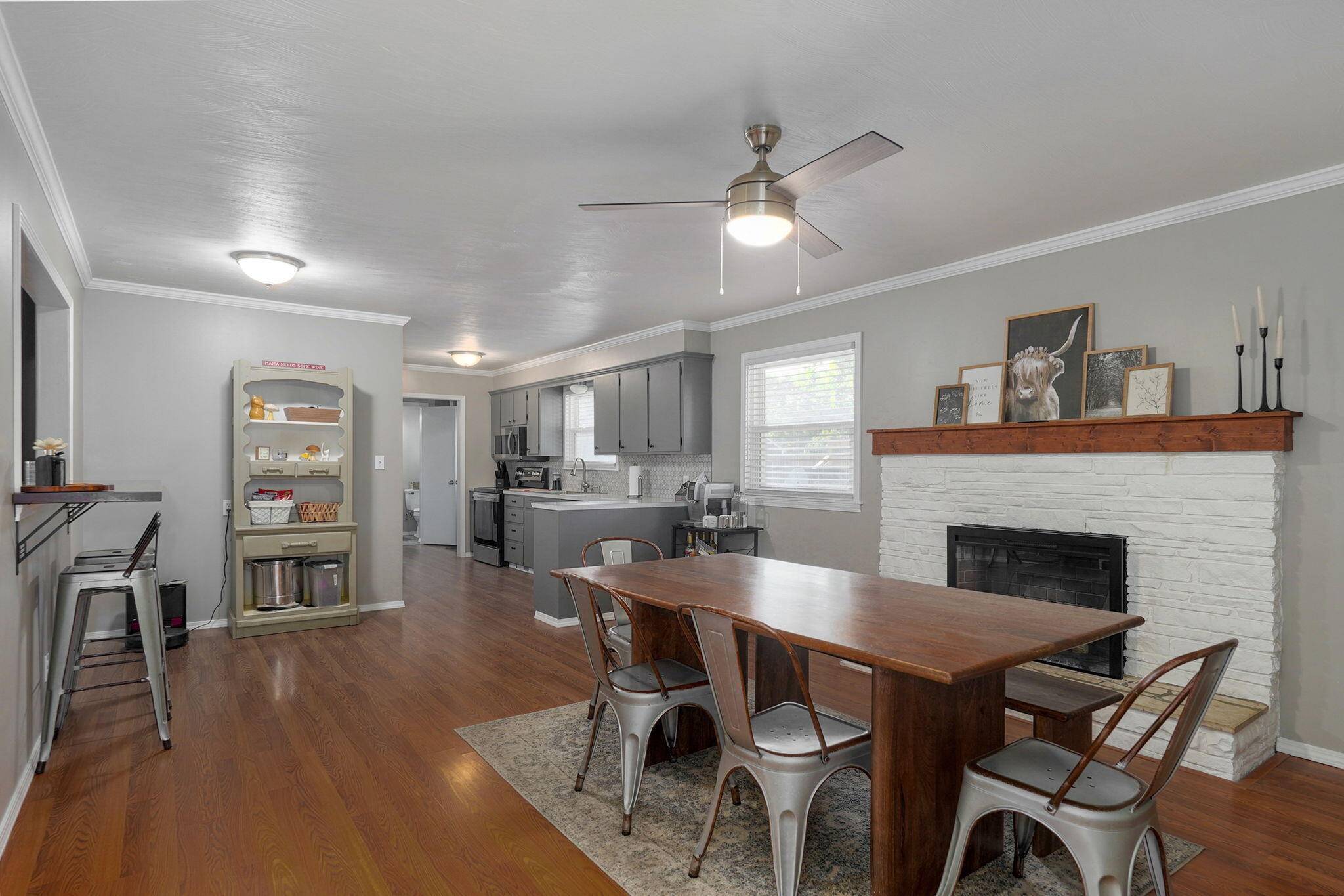 1241 E Woodland ST, Springfield, MO 65804