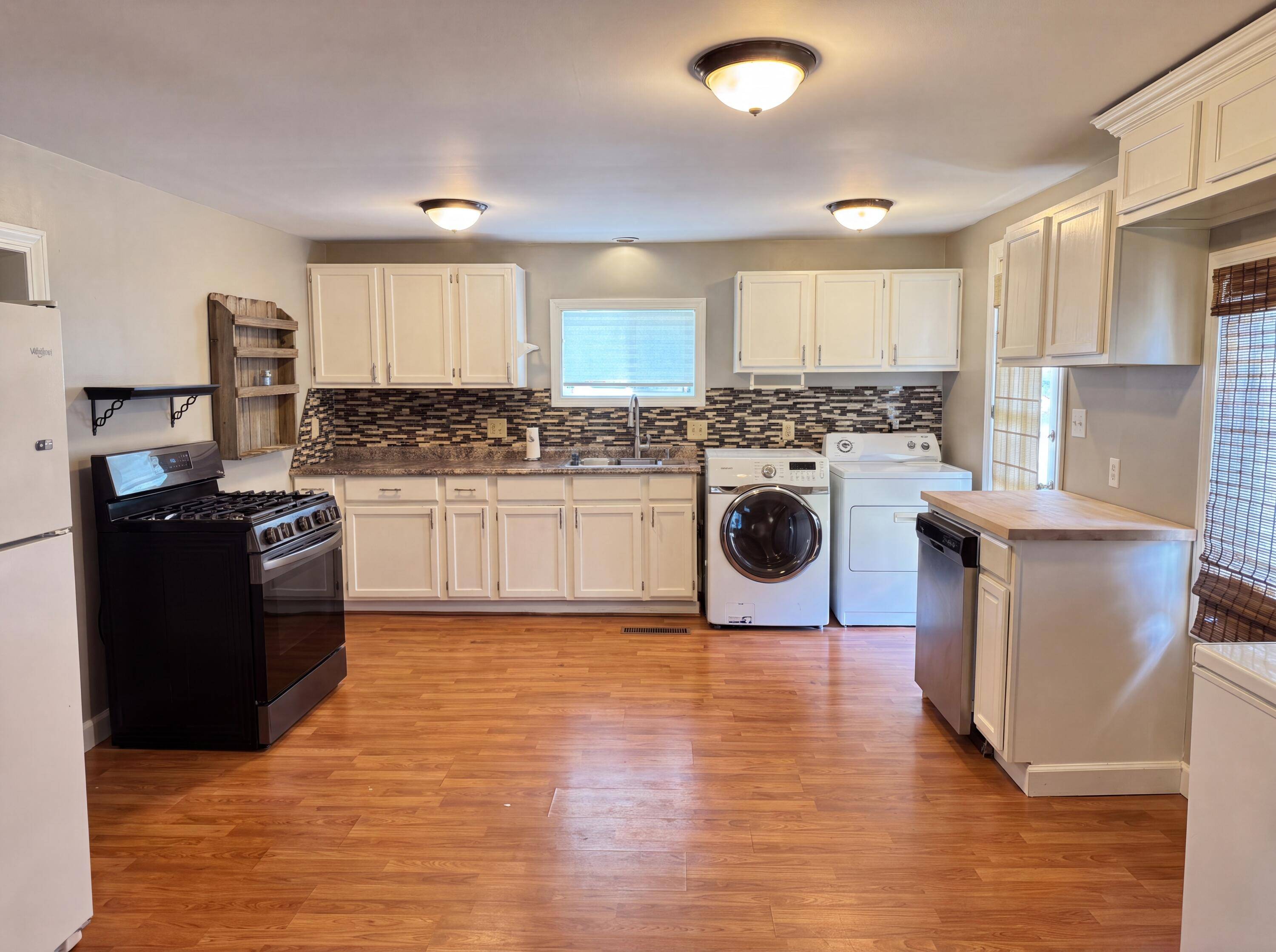 1446 E Whiteside ST, Springfield, MO 65804