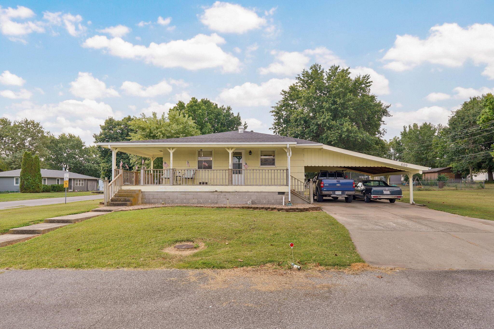 609 Seneker AVE, Mt Vernon, MO 65712
