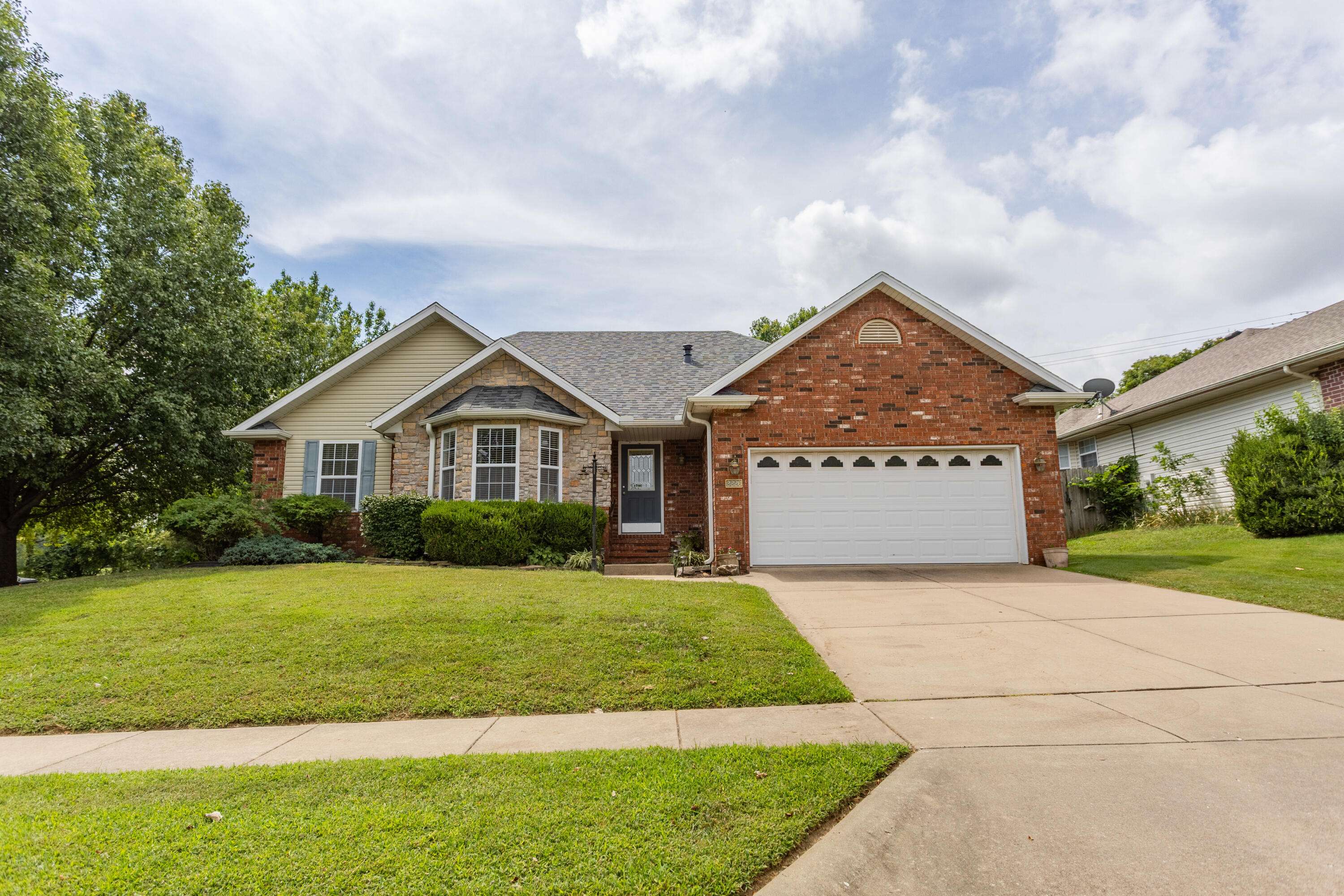2226 E Kathryn DR, Republic, MO 65738
