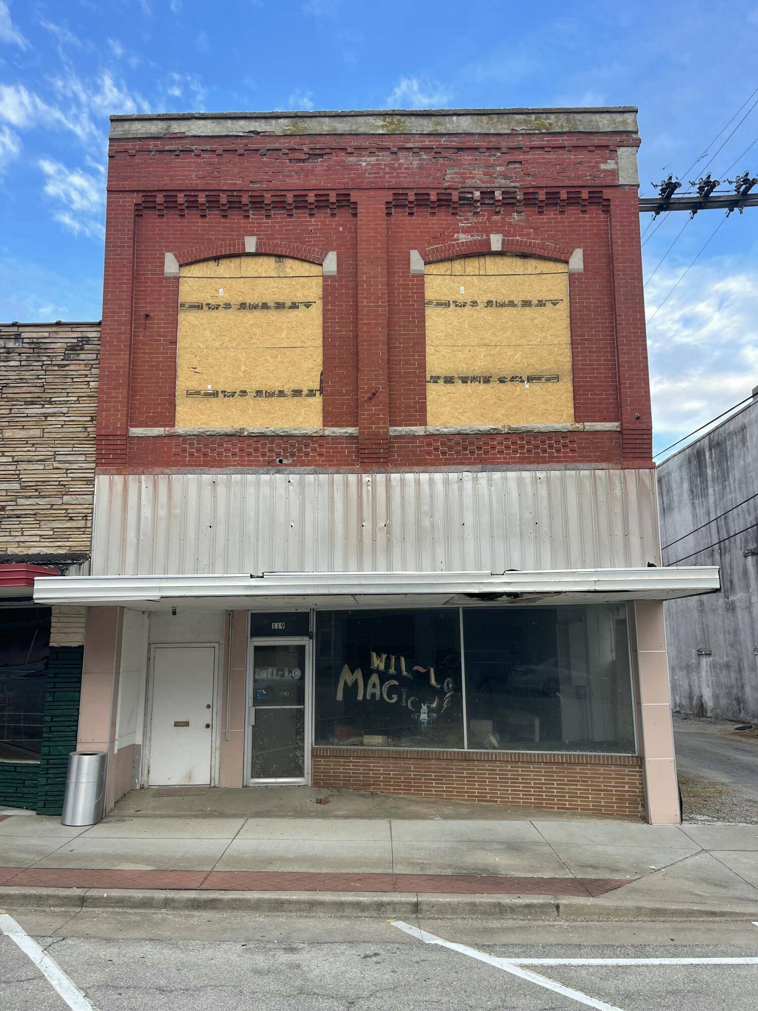 119 S Madison AVE, Aurora, MO 65605