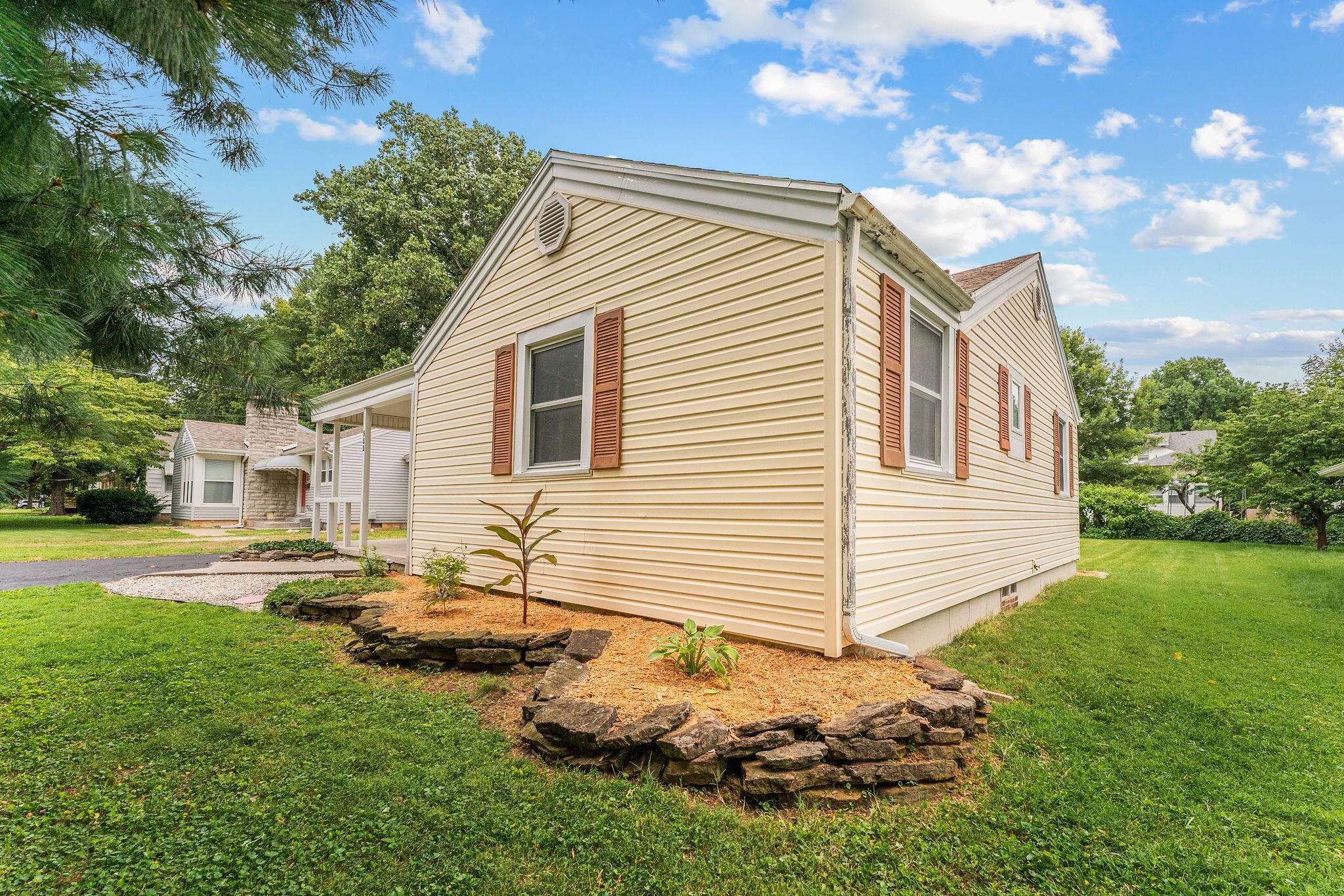 822 S Rogers AVE, Springfield, MO 65804