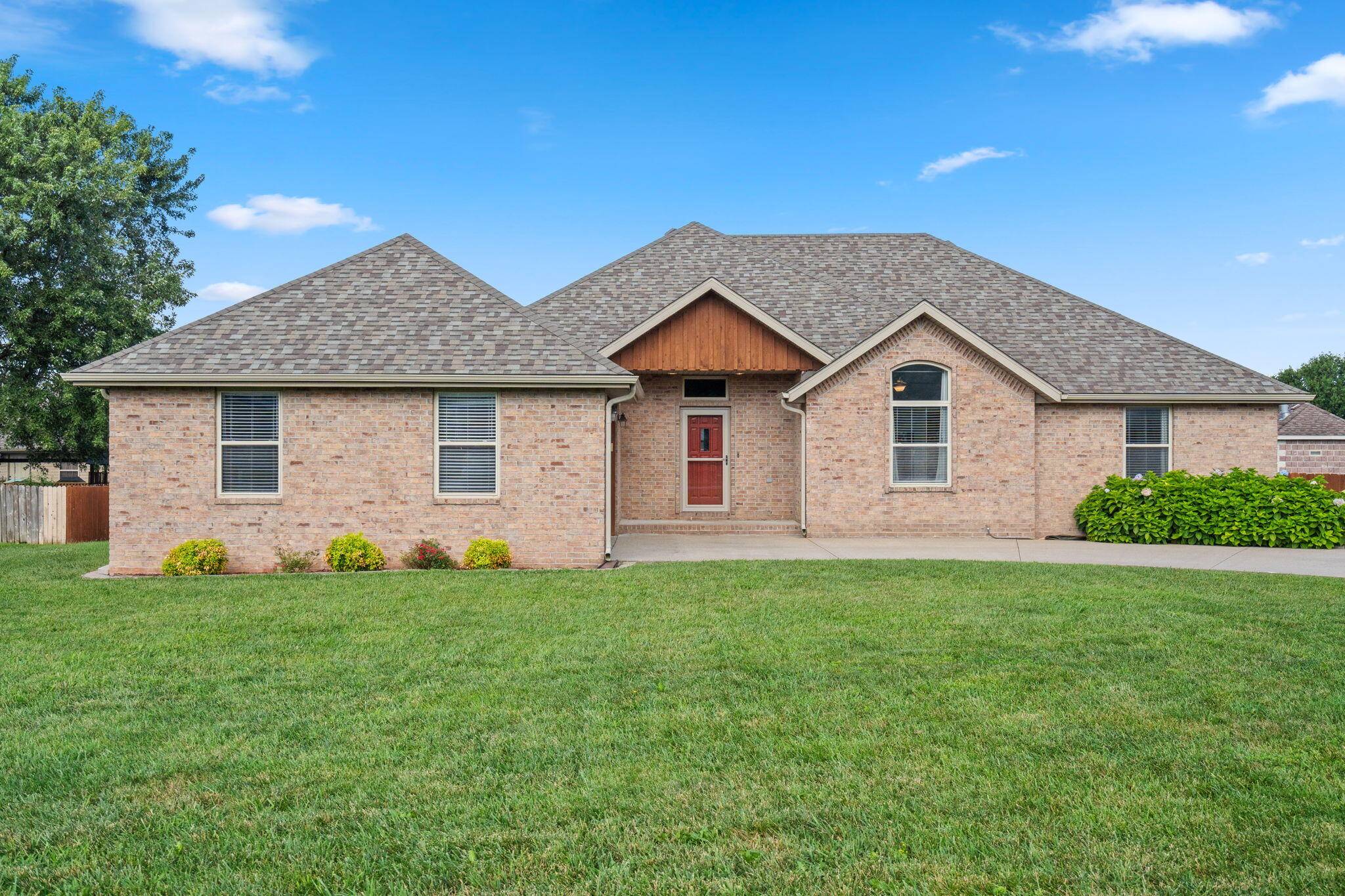 424 Columbine ST, Rogersville, MO 65742
