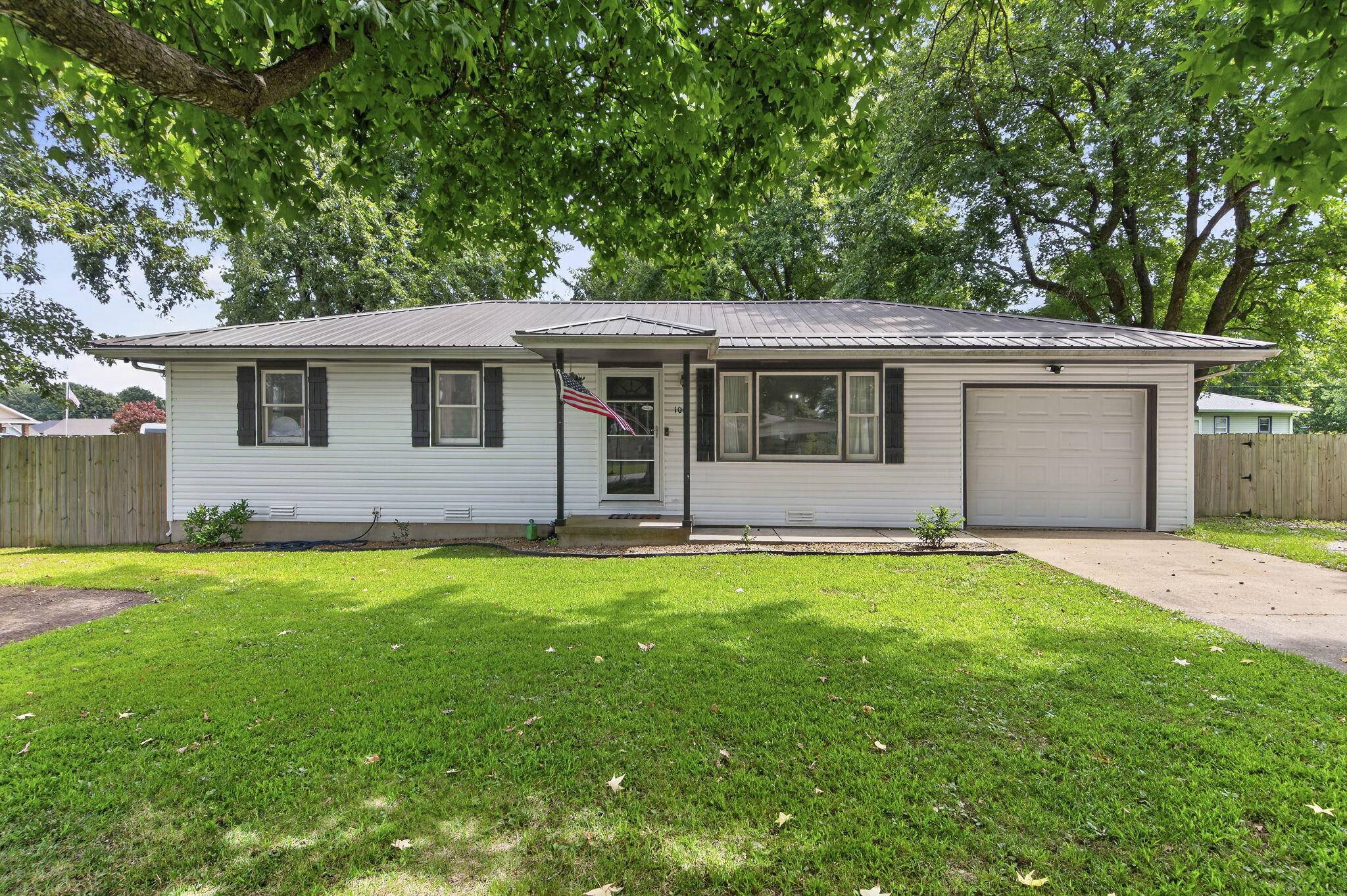 106 S Hodge ST, Seymour, MO 65746