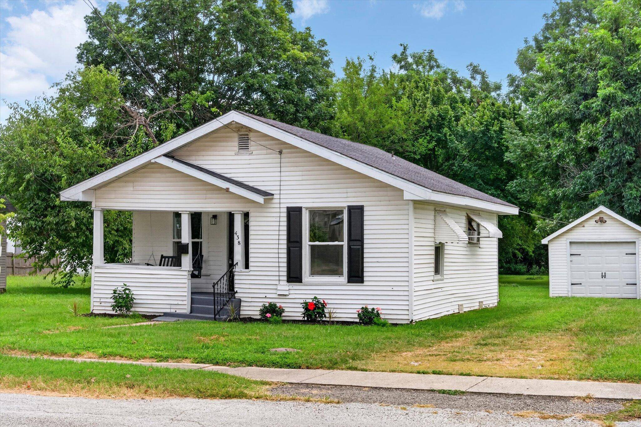 438 Lucas ST, Marshfield, MO 65706