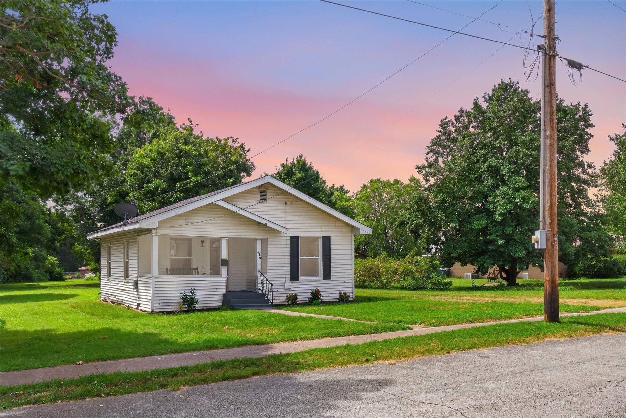 438 Lucas ST, Marshfield, MO 65706
