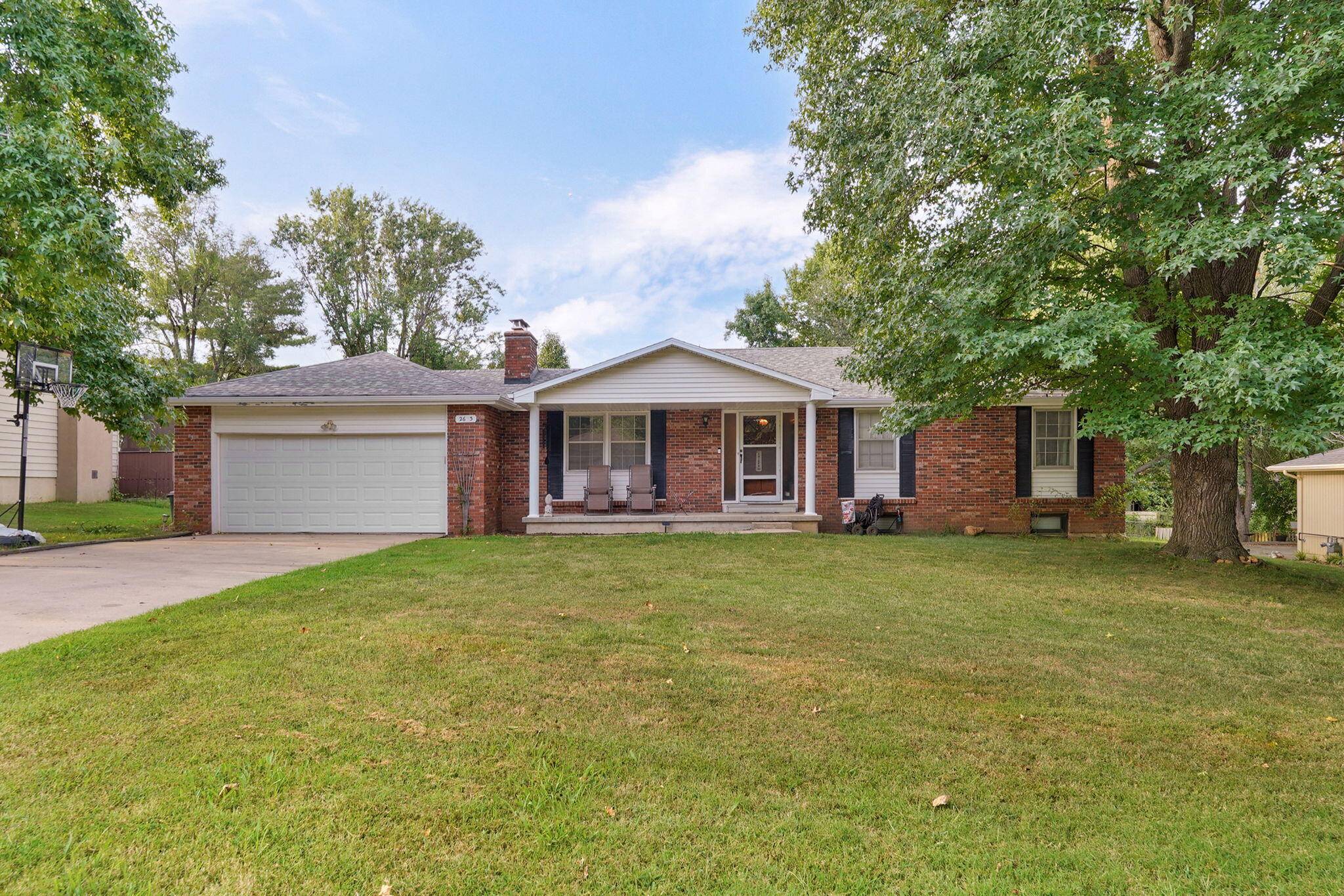 2633 W Village LN, Springfield, MO 65807