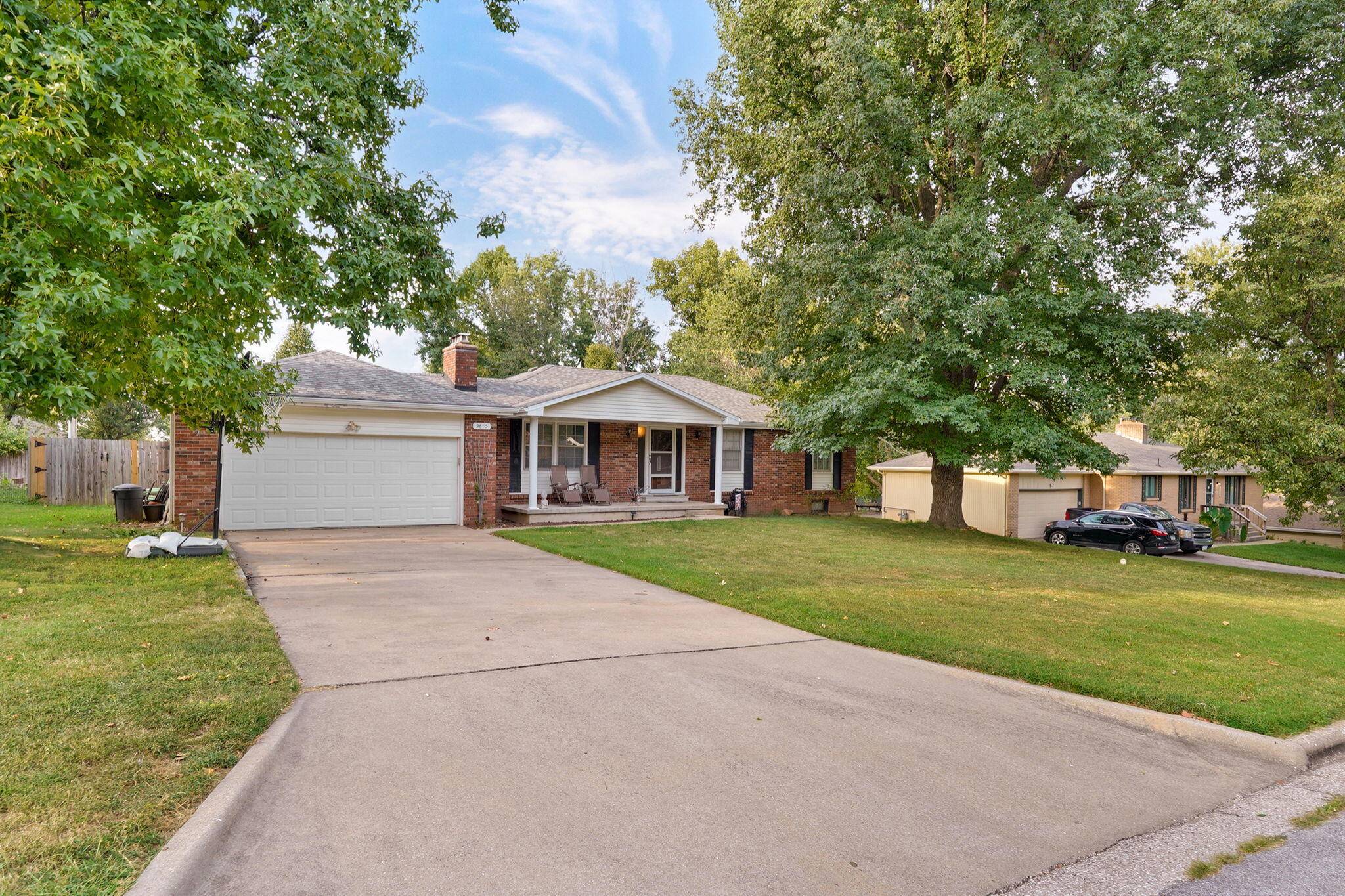 2633 W Village LN, Springfield, MO 65807
