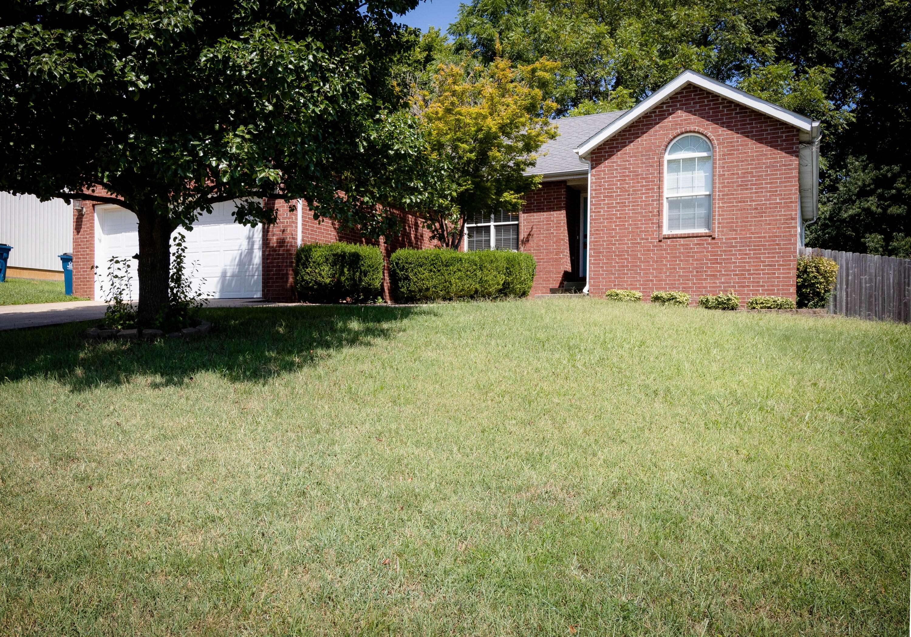 107 W Twin Oak DR, Nixa, MO 65714