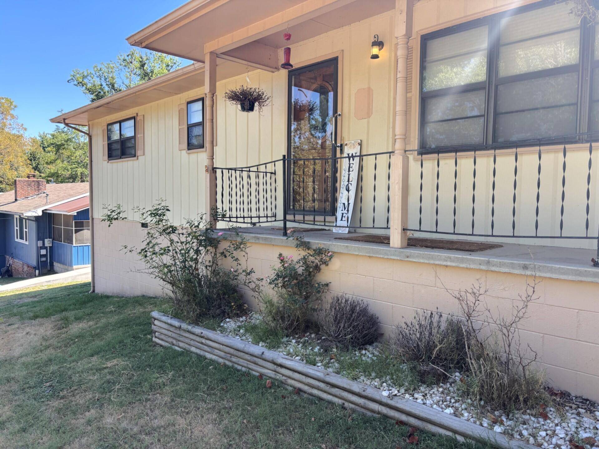 807 S Ripley ST, Neosho, MO 64850