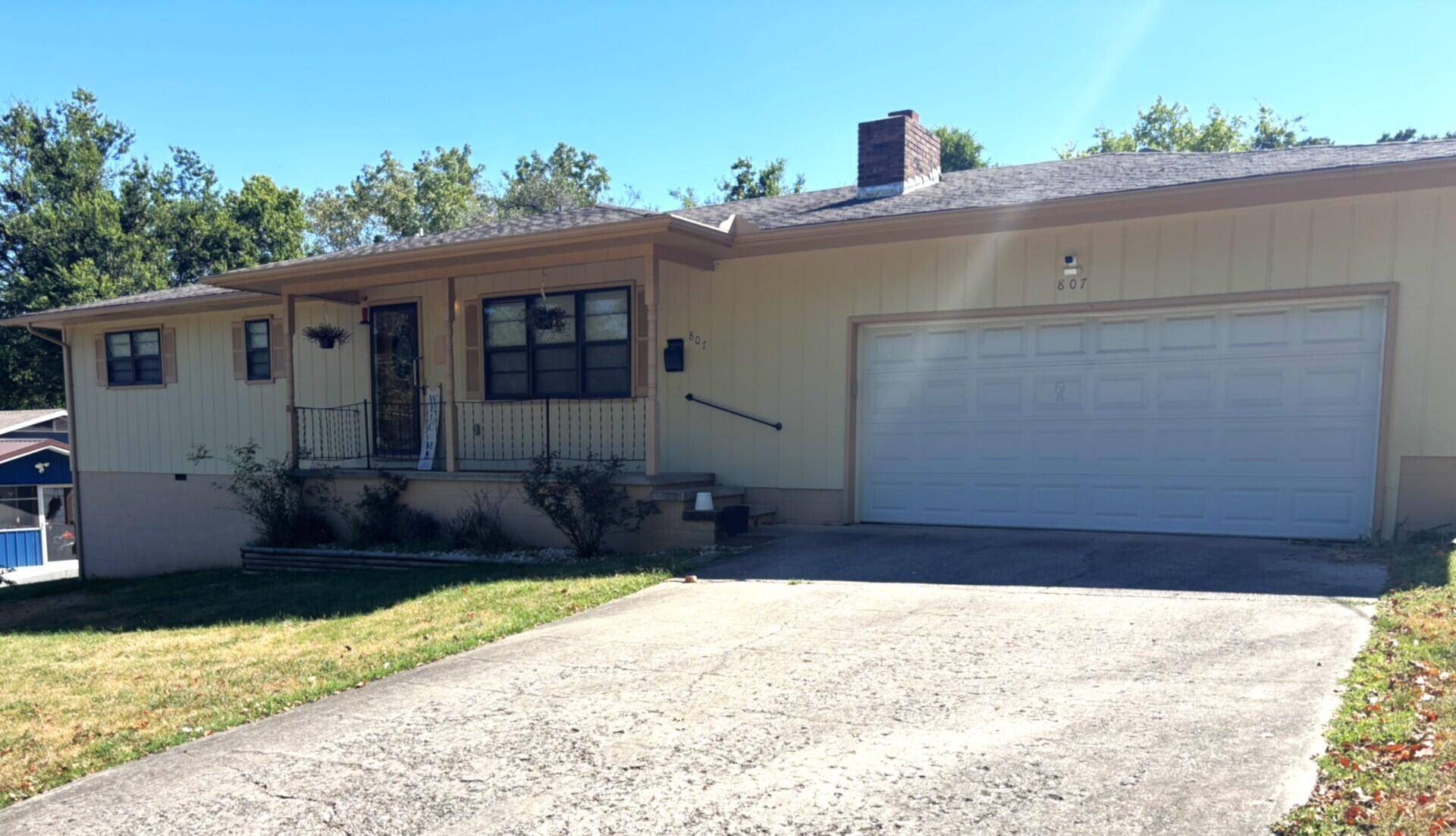 807 S Ripley ST, Neosho, MO 64850
